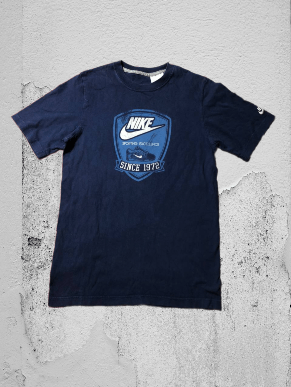 Nike × Vintage 90s Nike Central Swoosh Vintage Y2K Oversized Retro T-Shirt Size US S / EU 44-46 / 1 - 1 Thumbnail