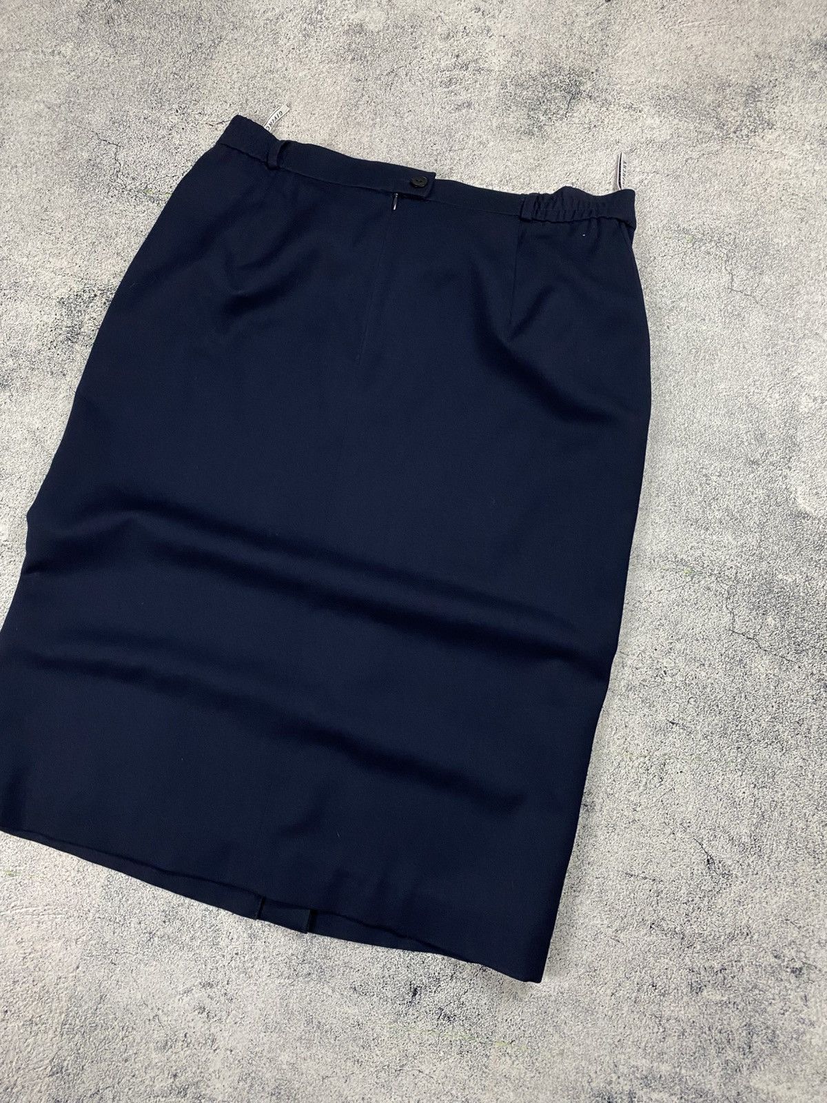 Givenchy Givenchy Navy Blue Minimal Midi Skirt Elegant Designer Piece Size 30" / US 8 / IT 44 - 2 Thumbnail