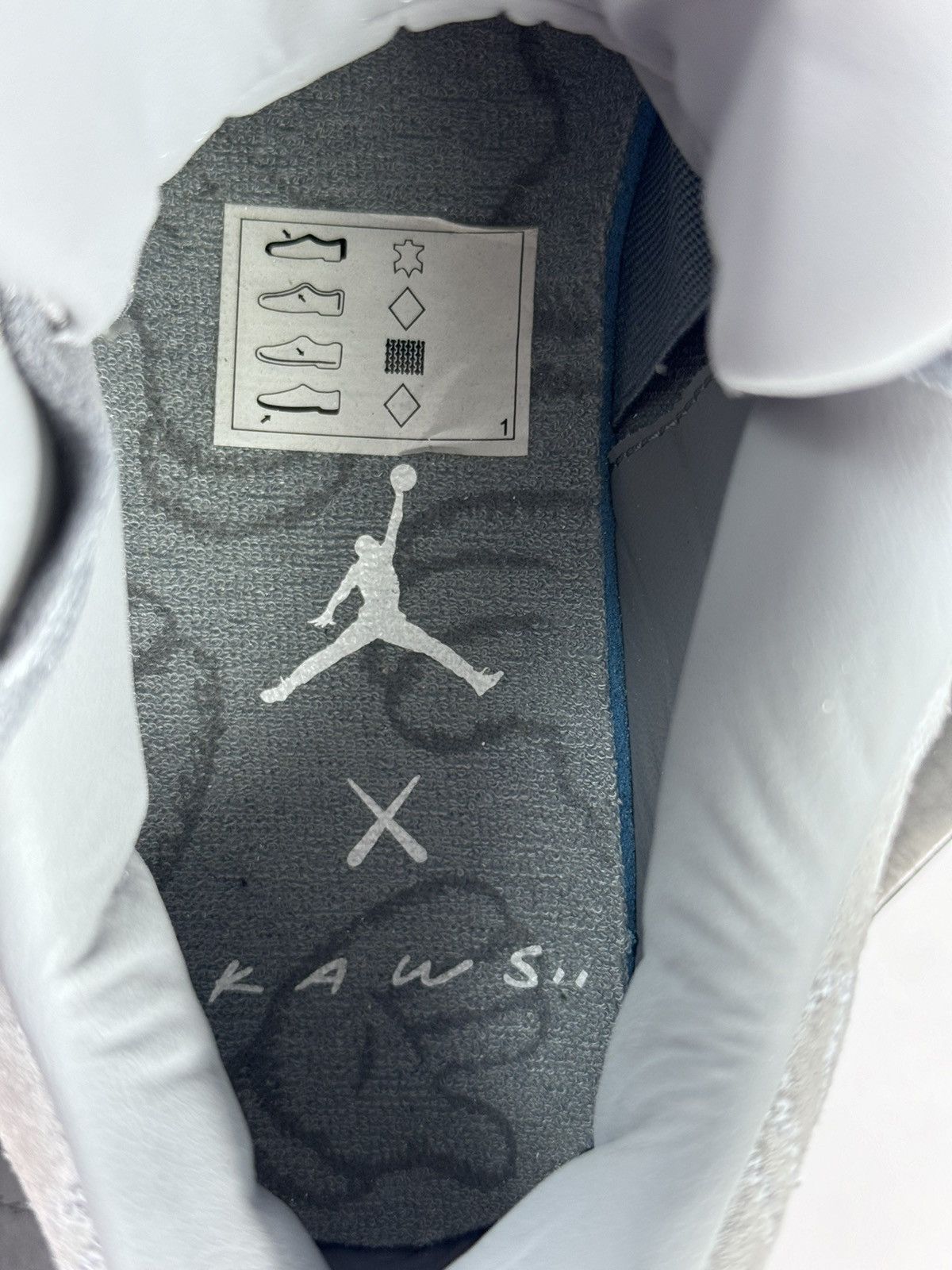 Jordan Brand × Kaws AIR JORDAN 4 RETRO X KAWS SNEAKERS Size US 9.5 / EU 42-43 - 13 Thumbnail