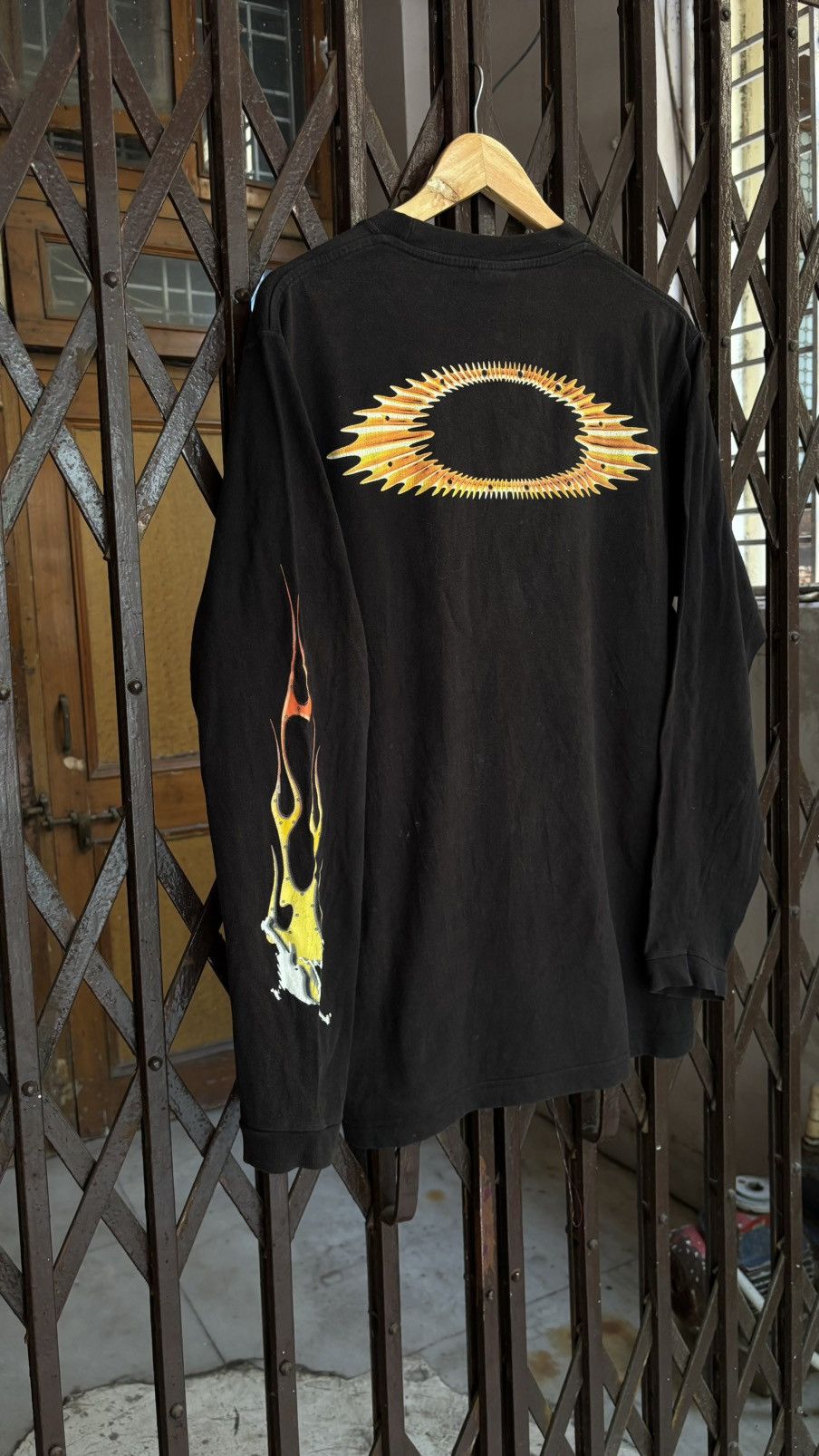 Oakley 🔥Rare🔥 Oakley Software flaming crossbone Long sleeve t shirt Size US M / EU 48-50 / 2 - 6 Thumbnail