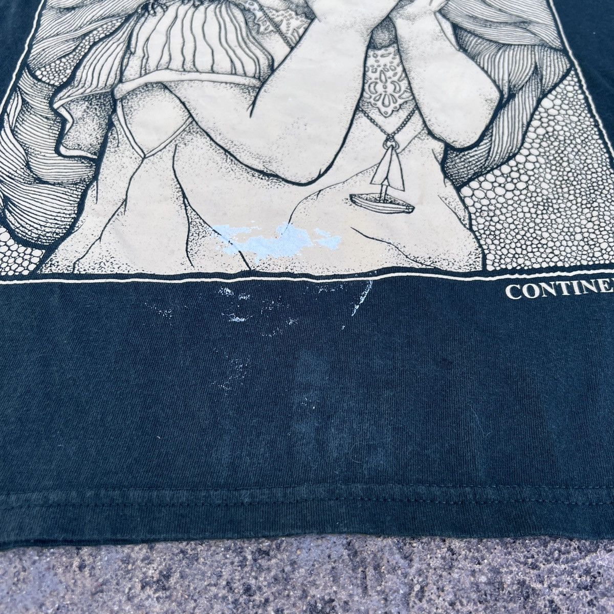 Vintage Vintage Y2K CONTINENTS Girl Art Tee XL Streetwear Graphics Size US XL / EU 56 / 4 - 5 Thumbnail