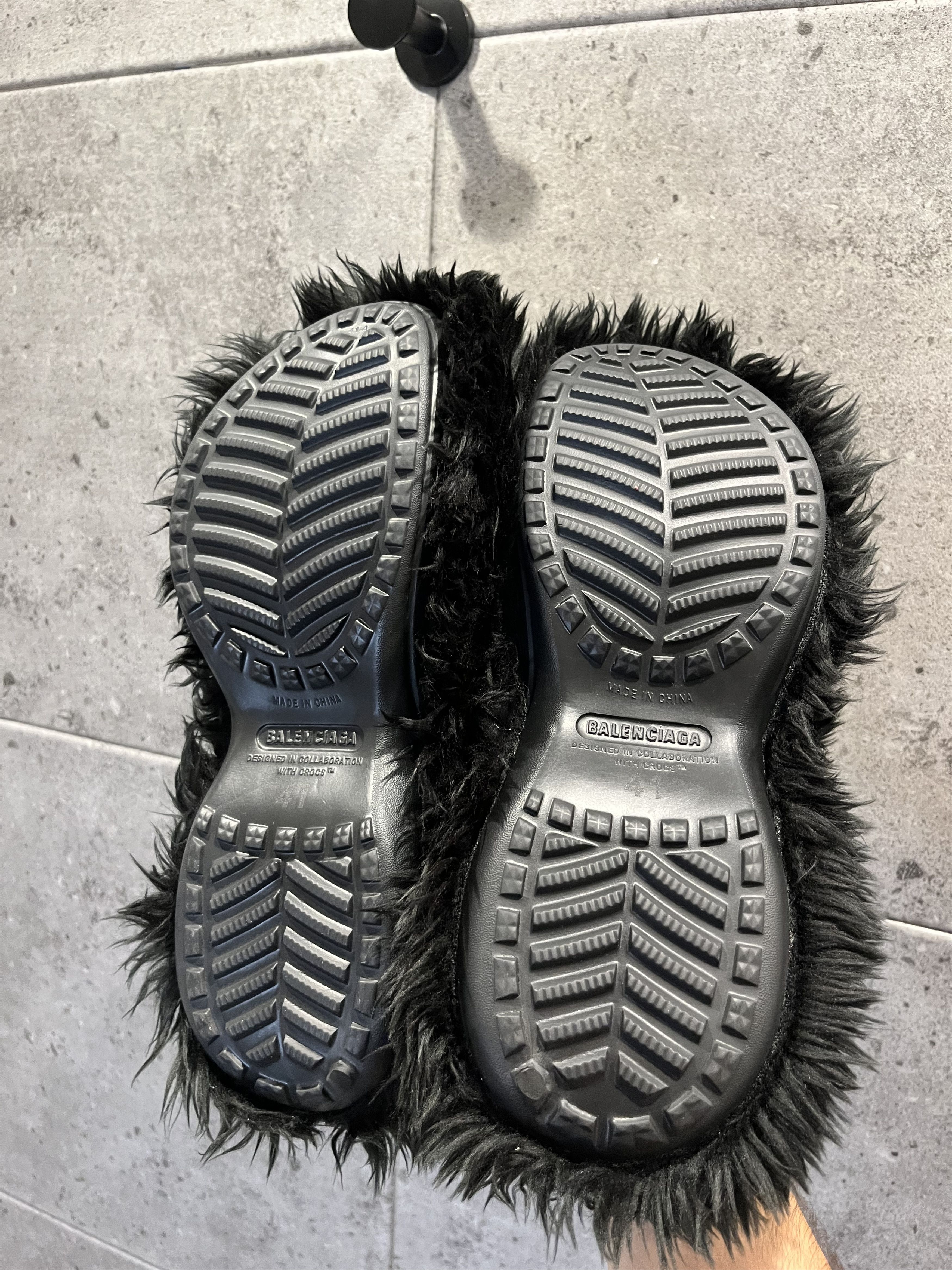 Balenciaga × Crocs Balenciaga furry hair crocs mules Size US 8 / EU 41 - 3 Thumbnail