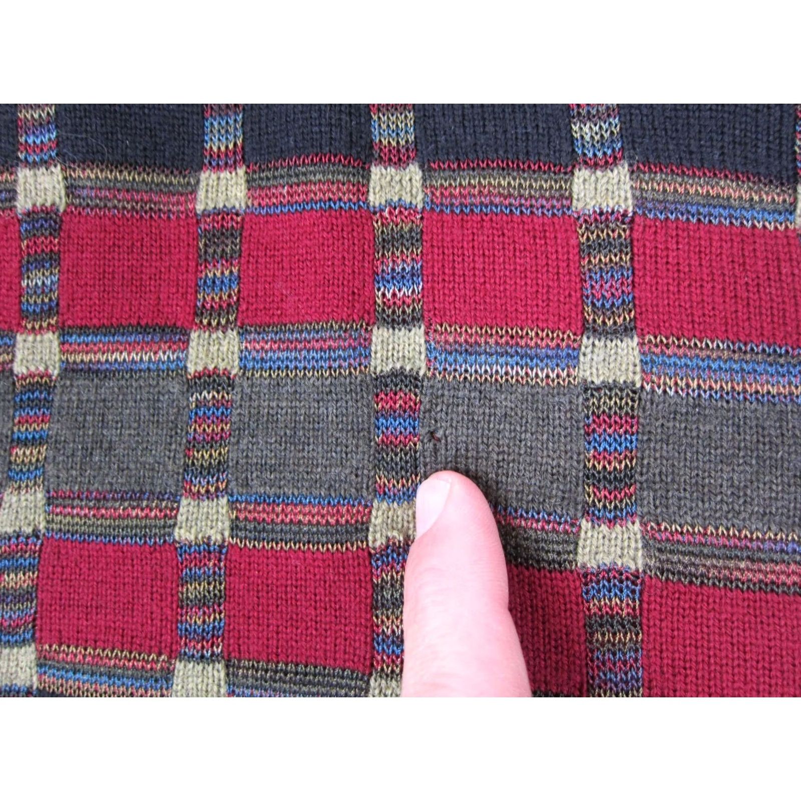 Vintage VINTAGE Carlisle Cardigan Mens M Red Wool Check Sweater 90s USA CardiGan Zipper Cropped? Size US M / EU 48-50 / 2 - 4 Thumbnail