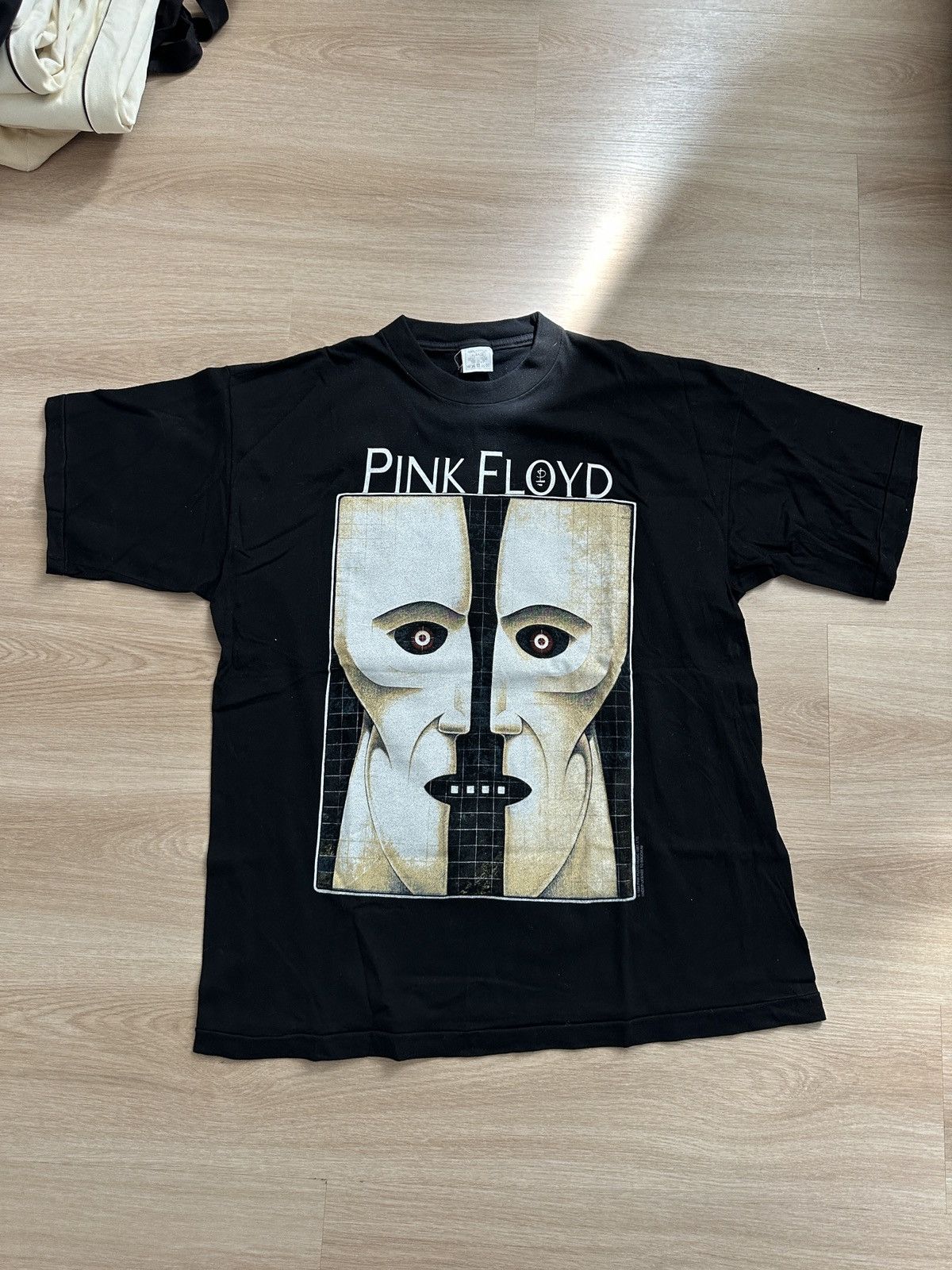 Pink Floyd Pink Floyd 1994 Division Bell Black Vintage T-Shirt Size US XL / EU 56 / 4 - 1 Thumbnail