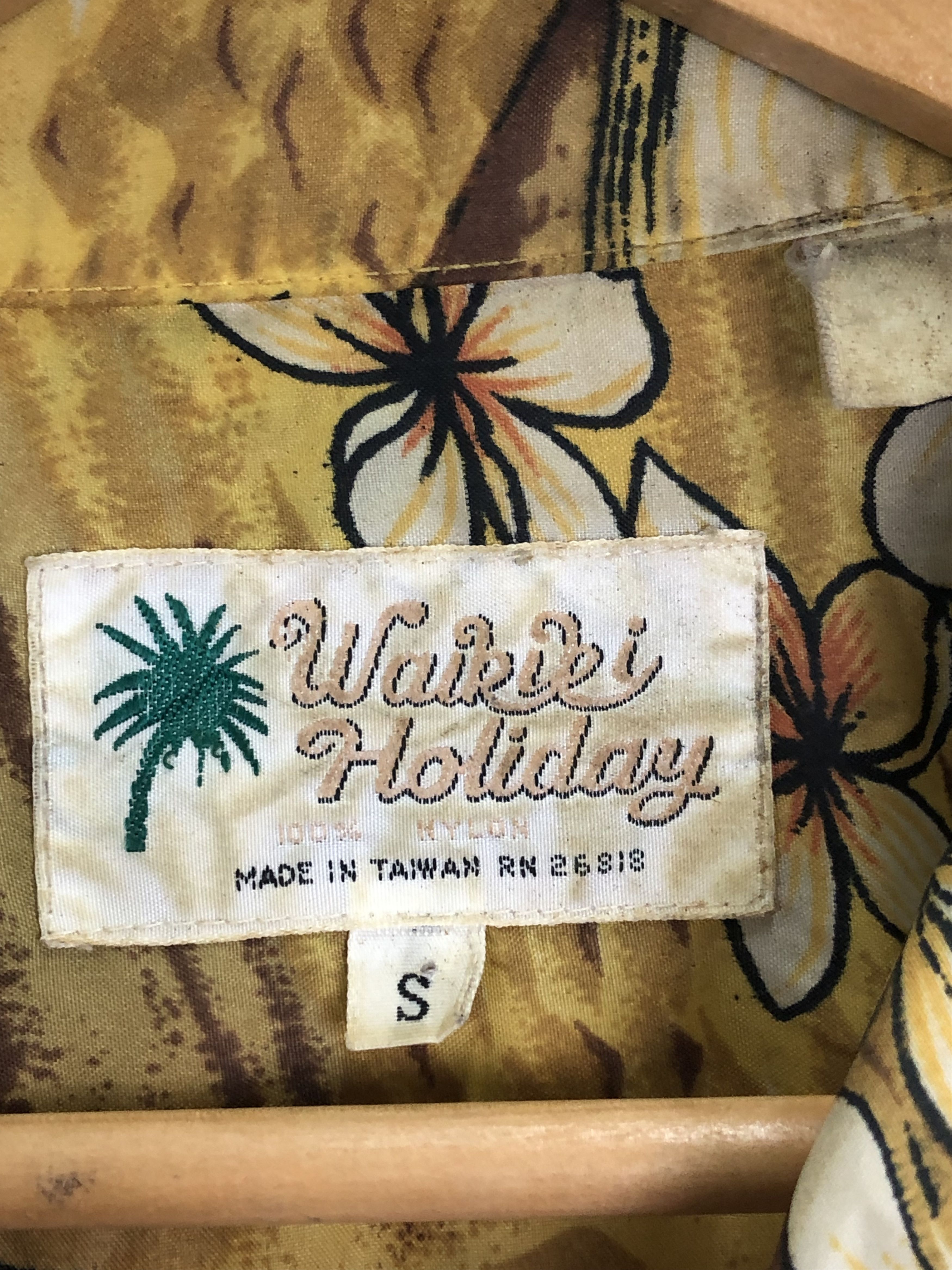 Vintage Vintage Waikiki Holiday Nylon Flower Motive TA0007 Size US S / EU 44-46 / 1 - 8 Thumbnail