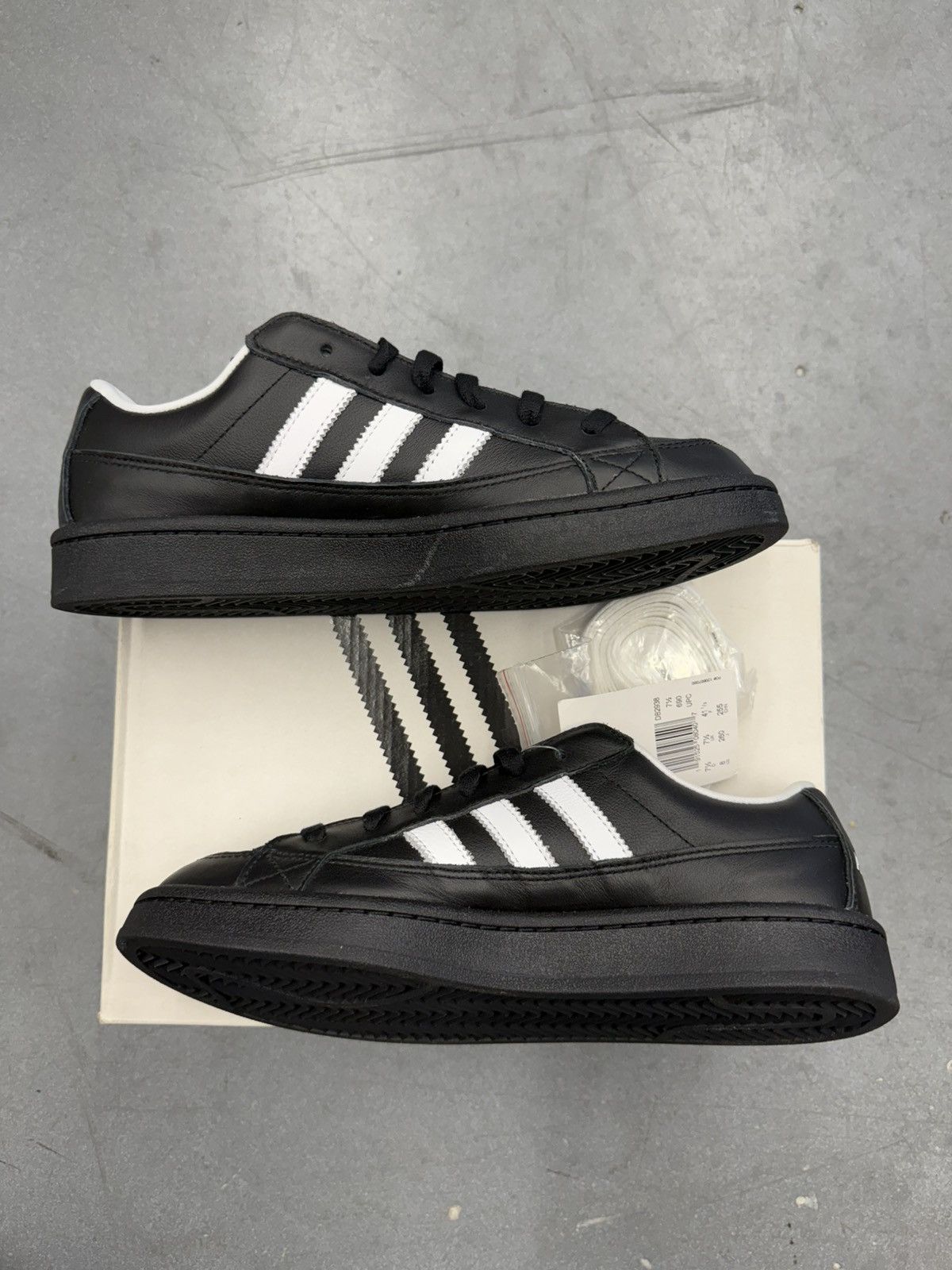 Adidas 2018 Adidas Camton Trainer Palace Black Size US 8 / EU 41 - 2 Thumbnail