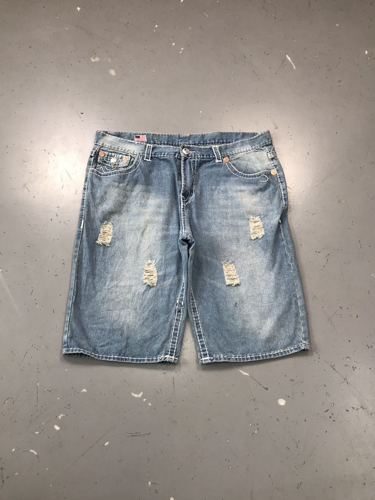 True Religion Vintage true religion inspired Joey super T distressed jort Size US 42 / EU 58 - 1 Thumbnail