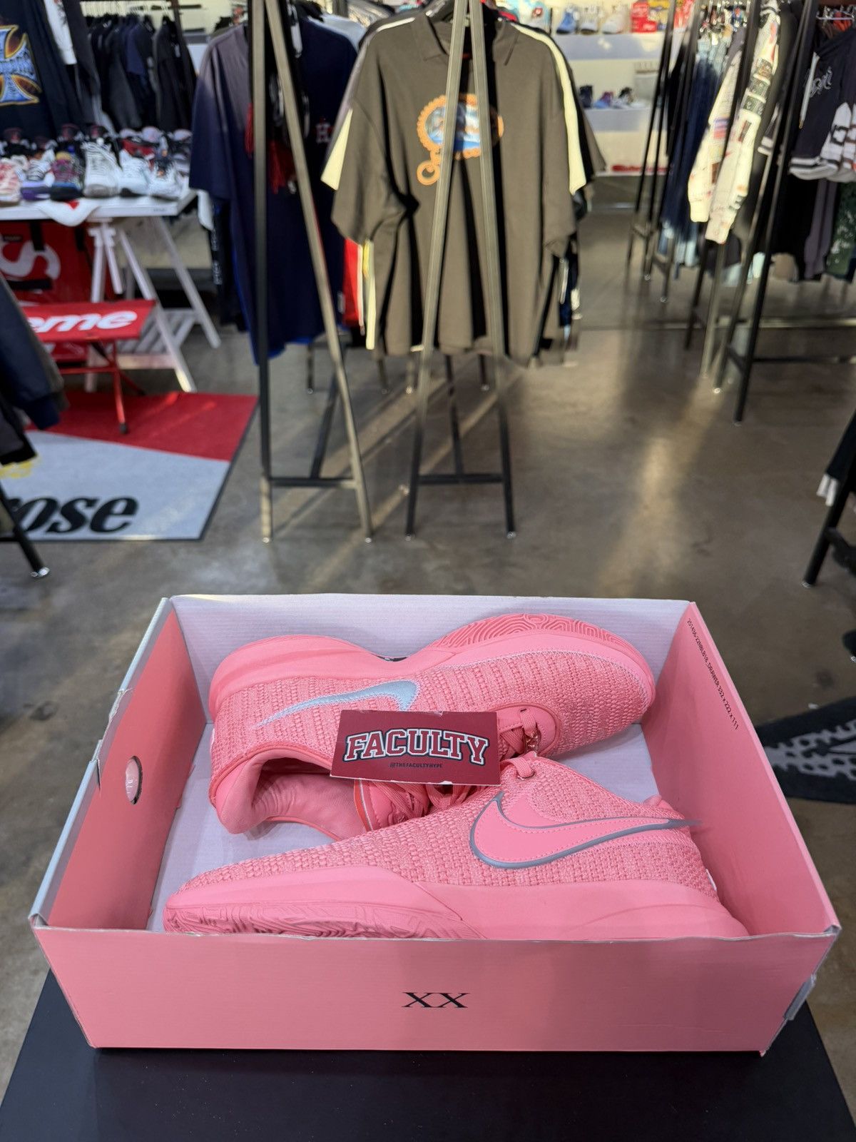 Nike Nike Lebron 20 Pink Diamond Size 8 (2025) Size US 8 / EU 41 - 11 Thumbnail