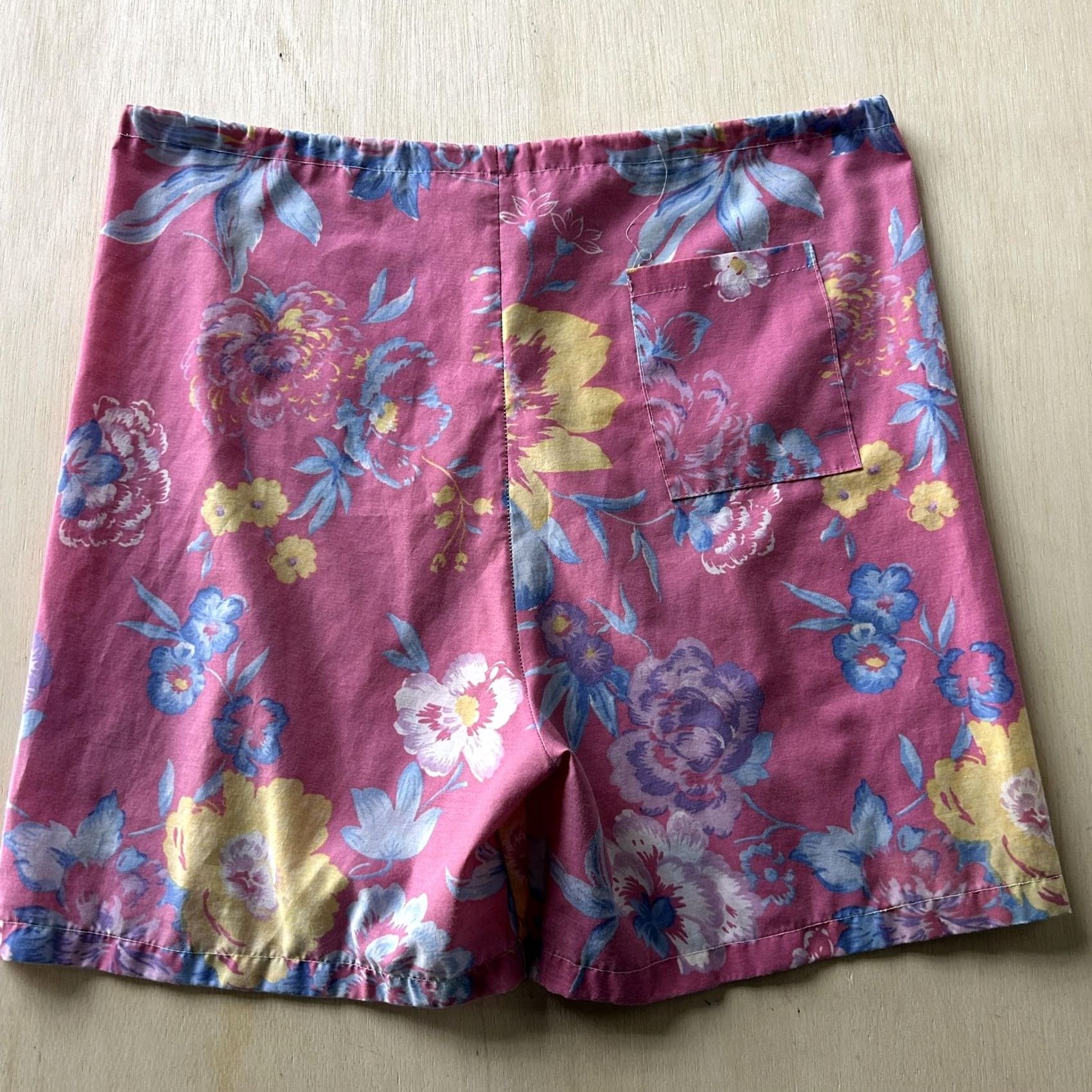 Vintage Vintage Floral Board Shorts Mens Large Pink Elastic Waist Drawstring Lounge Size US 31 - 7 Thumbnail