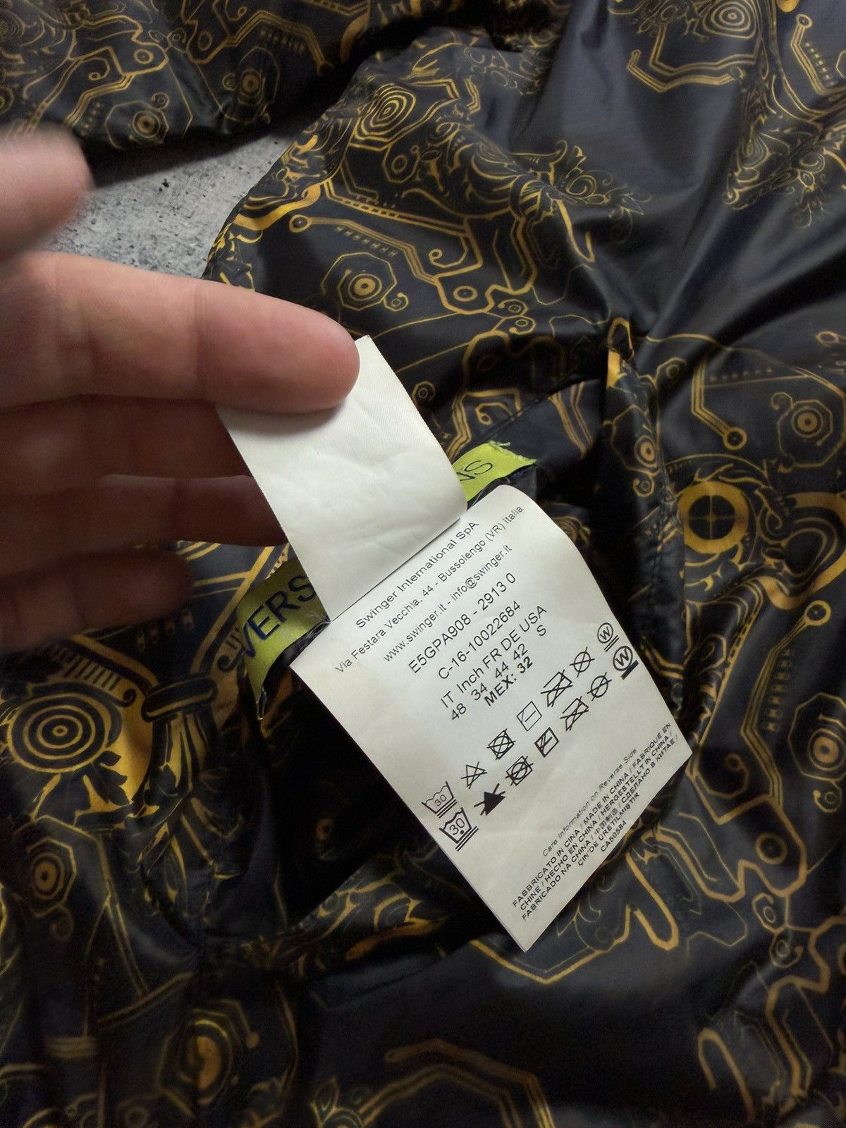 Versace Jeans Couture Versace Jean Couture Puffer Reversible Printed Jacket Bomber Size US S / EU 44-46 / 1 - 9 Thumbnail