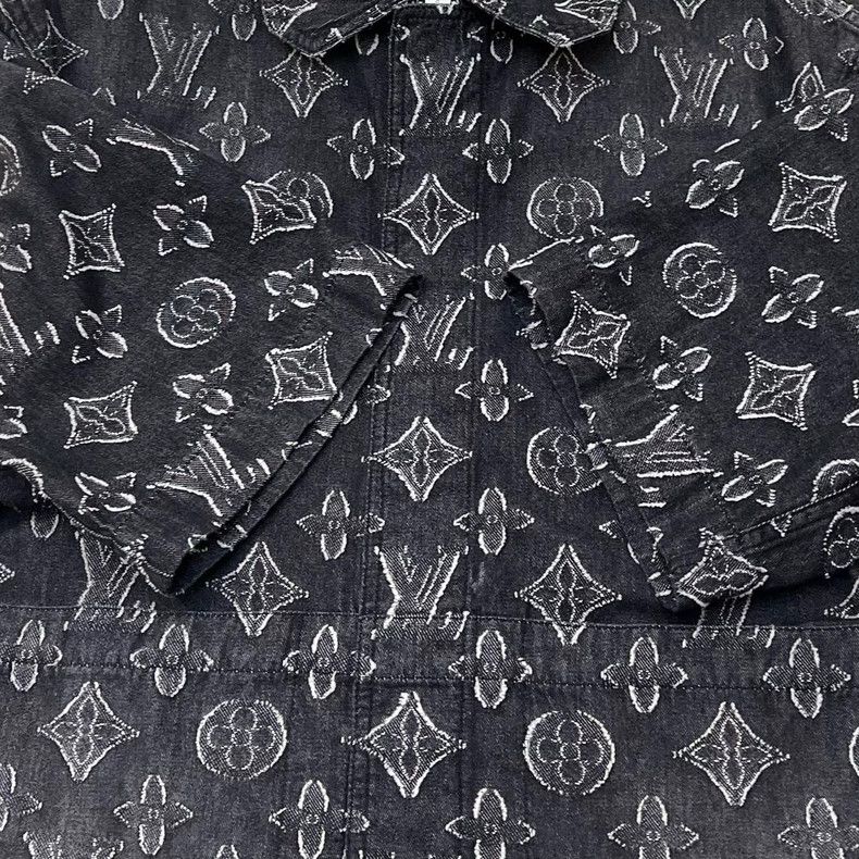 Louis Vuitton Louis Vuitton Black cropped presbyopic full logo denim shor Size US M / EU 48-50 / 2 - 6 Thumbnail