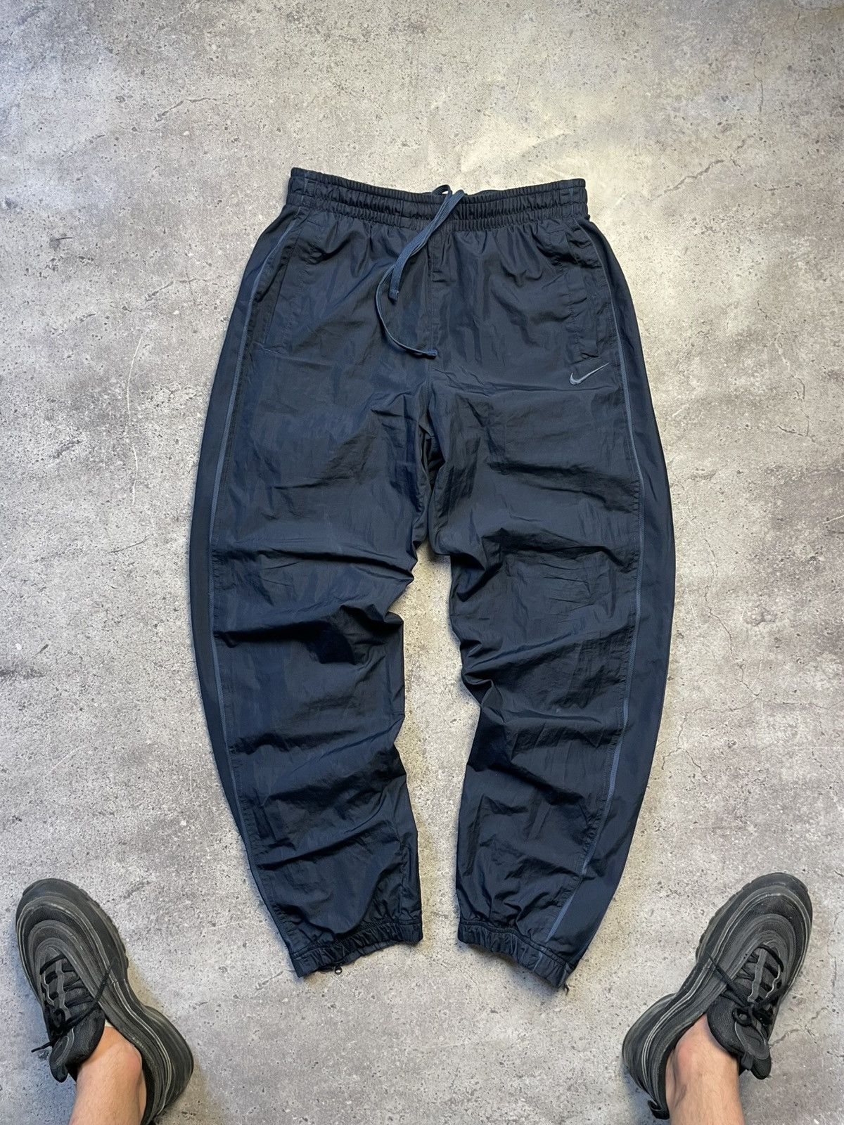 Nike Nike Vintage Nylon Pants Woven Sweatpants Baggy Japanese Y2K Size US 32 / EU 48 - 1 Thumbnail