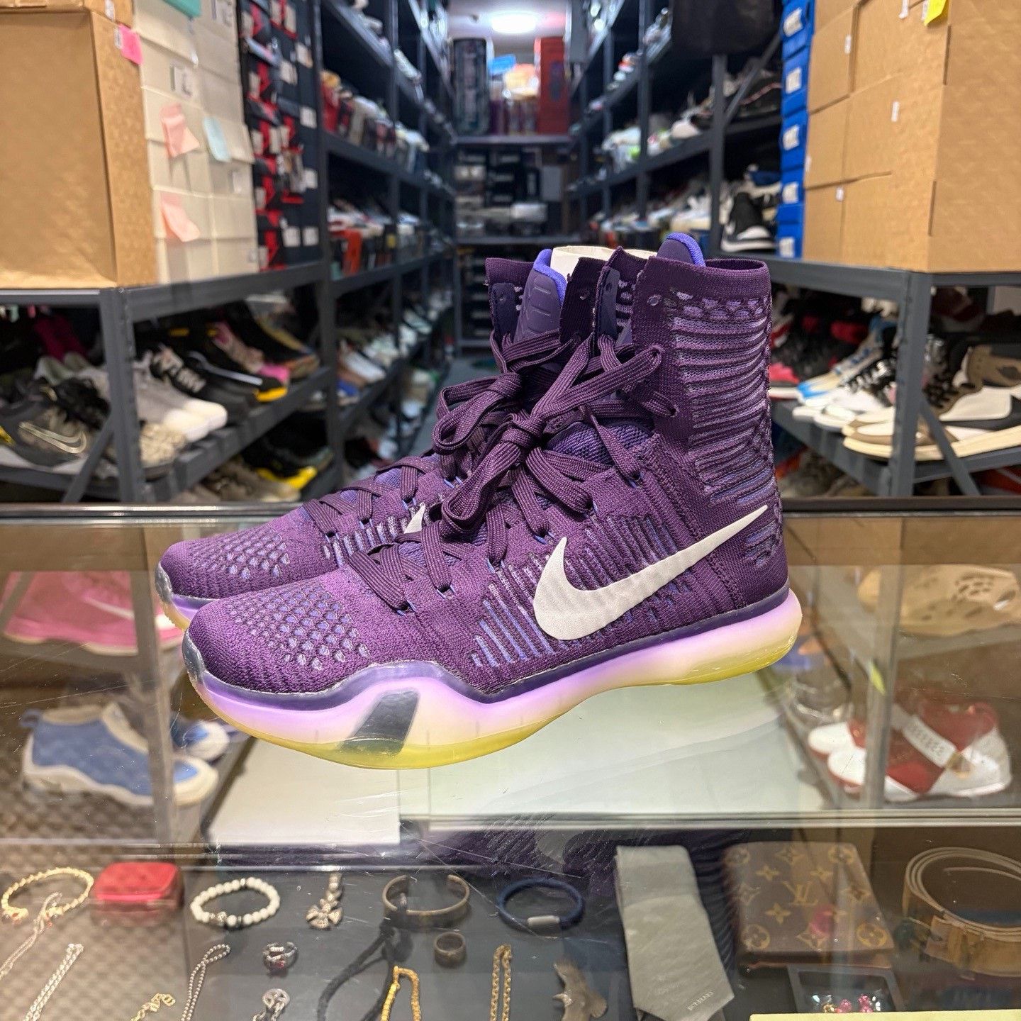 Nike Nike Purple Lowtop Sneakers 9.5 Men Size US 9.5 / EU 42-43 - 1 Thumbnail