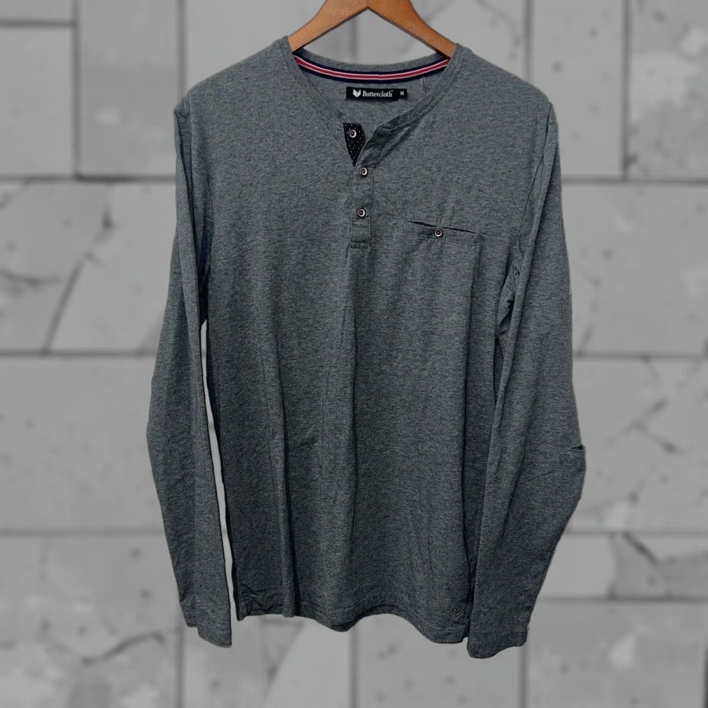 Vintage Mens Gray Longsleeve Henley T-Shirt Size M Buttercloth Size US M / EU 48-50 / 2 - 1 Thumbnail