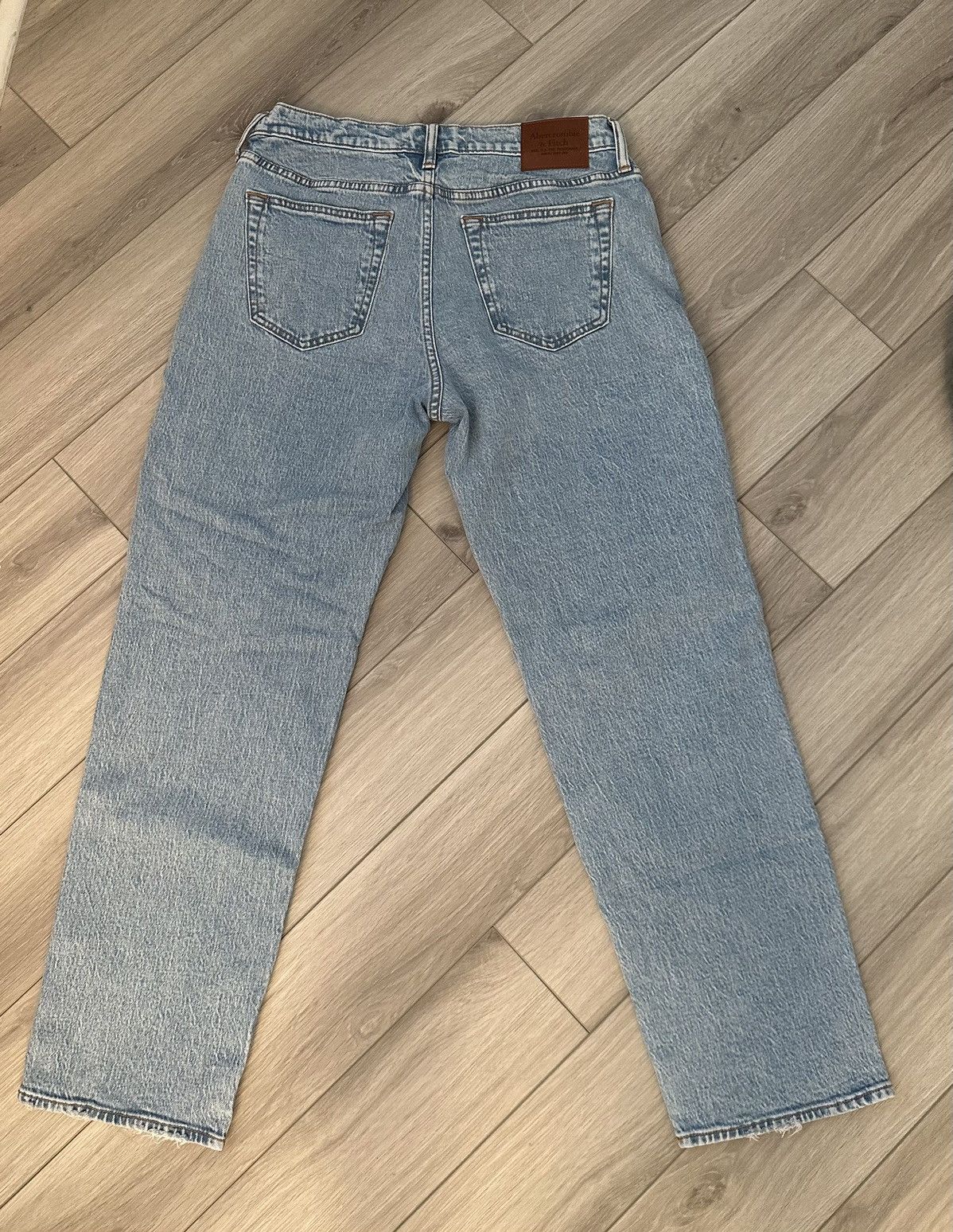 Abercrombie & Fitch Light Denim (Loose fit) Size US 30 / EU 46 - 4 Thumbnail