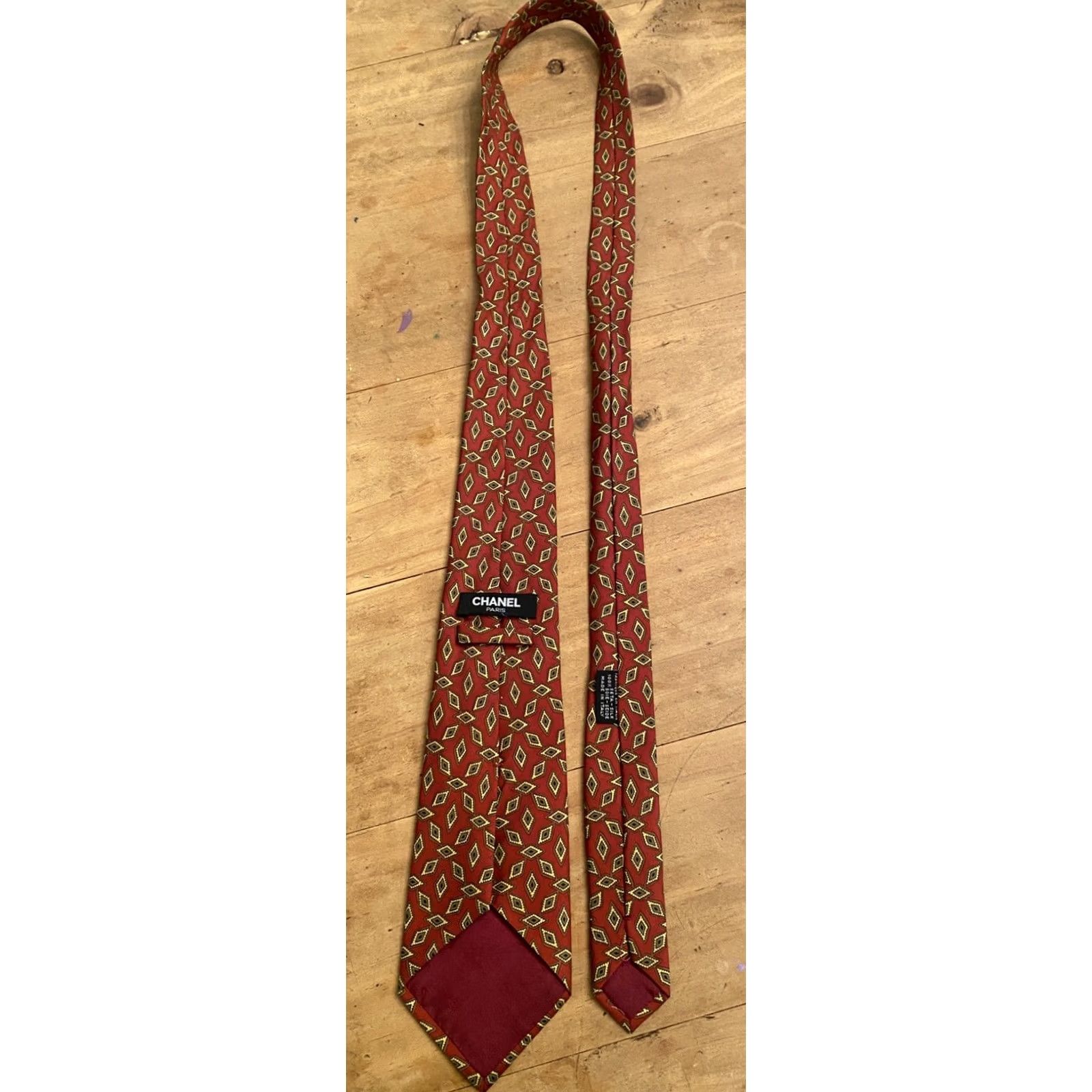 Chanel VINTAGE Chanel Paris Red Green Diamonds Mens 100% Silk Tie 3.5w 57L Logo Diamond Tie Mens Size ONE SIZE - 5 Thumbnail