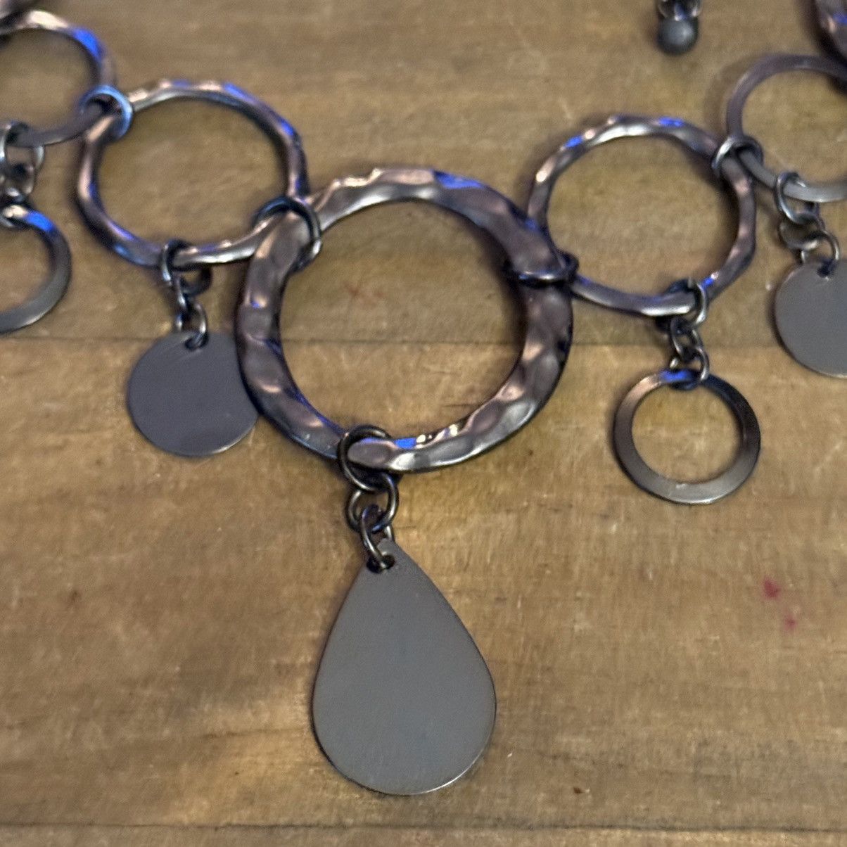 Other Gunmetal open hammered links and disc dangles necklace Size ONE SIZE - 3 Thumbnail