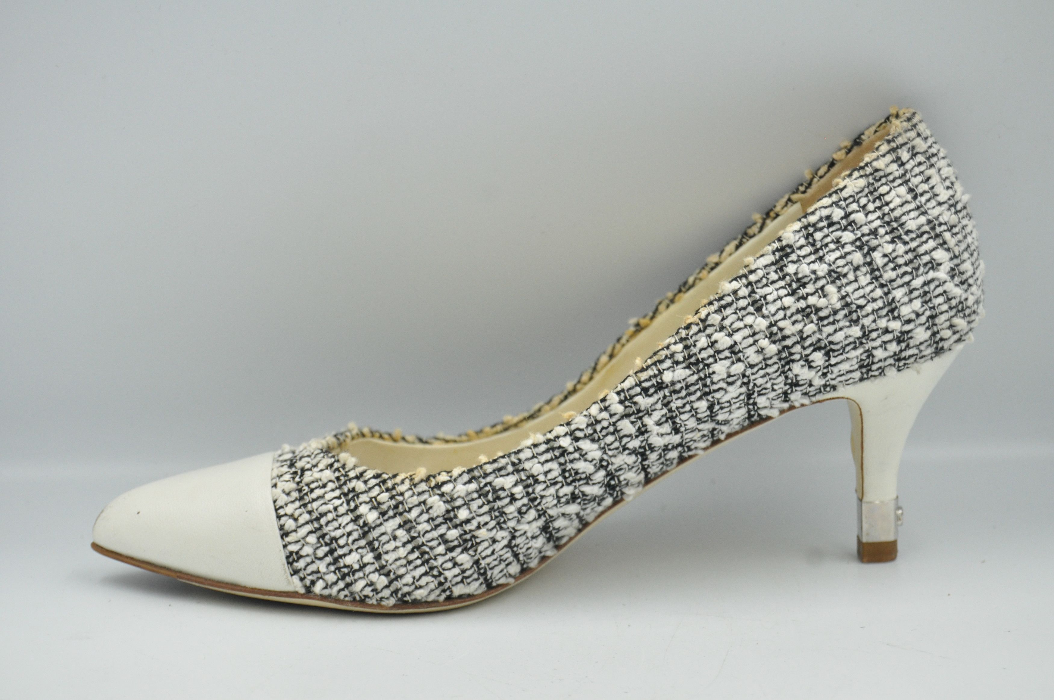 Chanel Chanel - Toe Cap Tweed Pumps Size US 5.5 / IT 35.5 - 3 Thumbnail