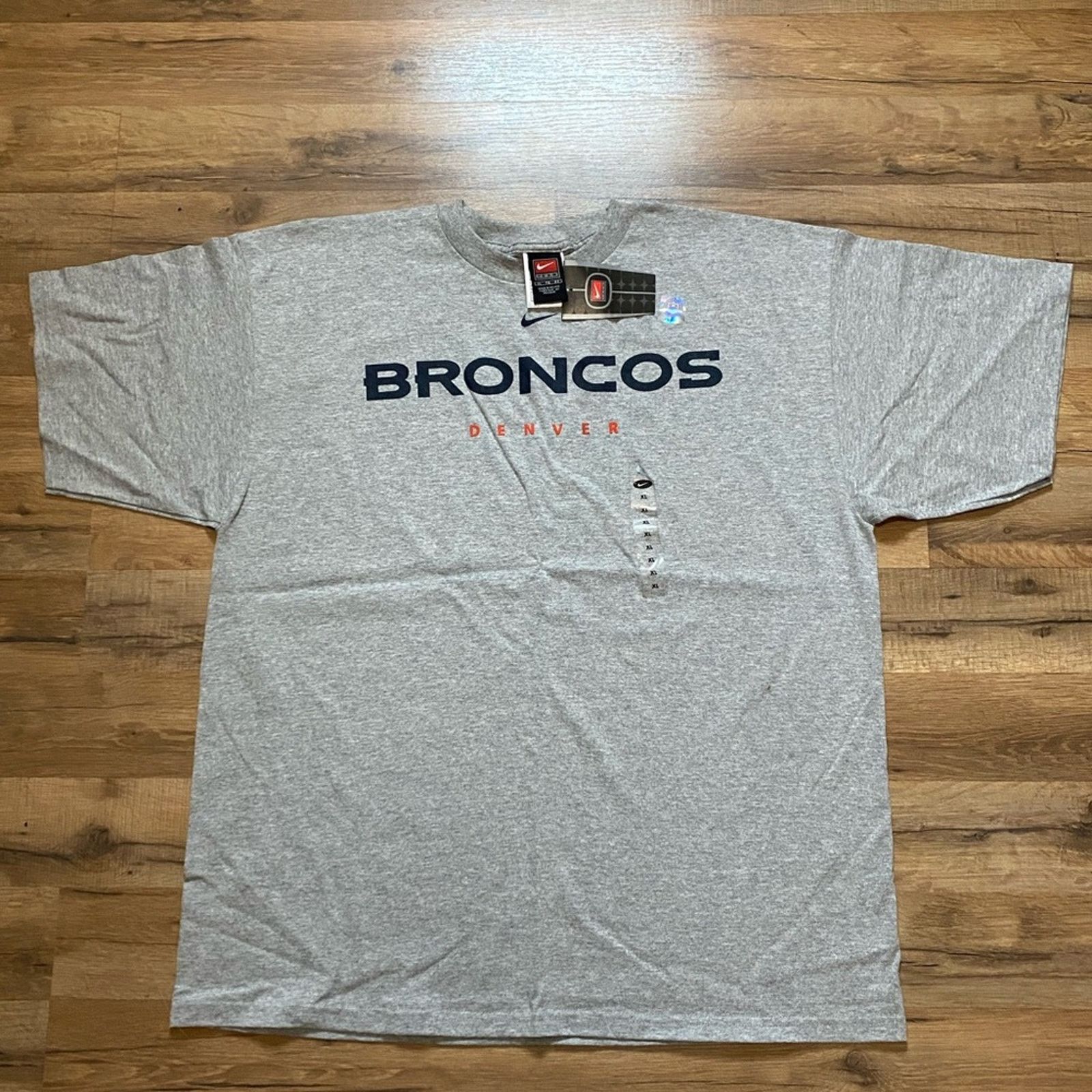Nike 90s Nike Team Denver Broncos Center Swoosh Short Sleeve Size US XL / EU 56 / 4 - 1 Thumbnail