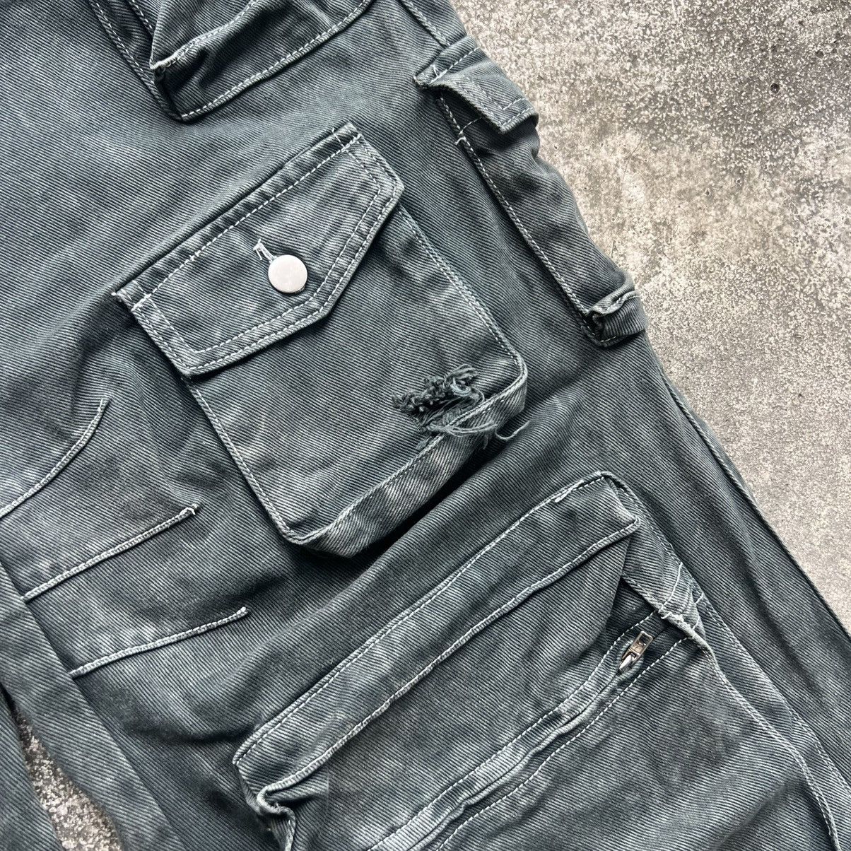 Fashion Nova “y2k style” FASHION NOVA BAGGY CARGO PANTS TECHWEAR STYLE Size US 34 / EU 50 - 9 Thumbnail