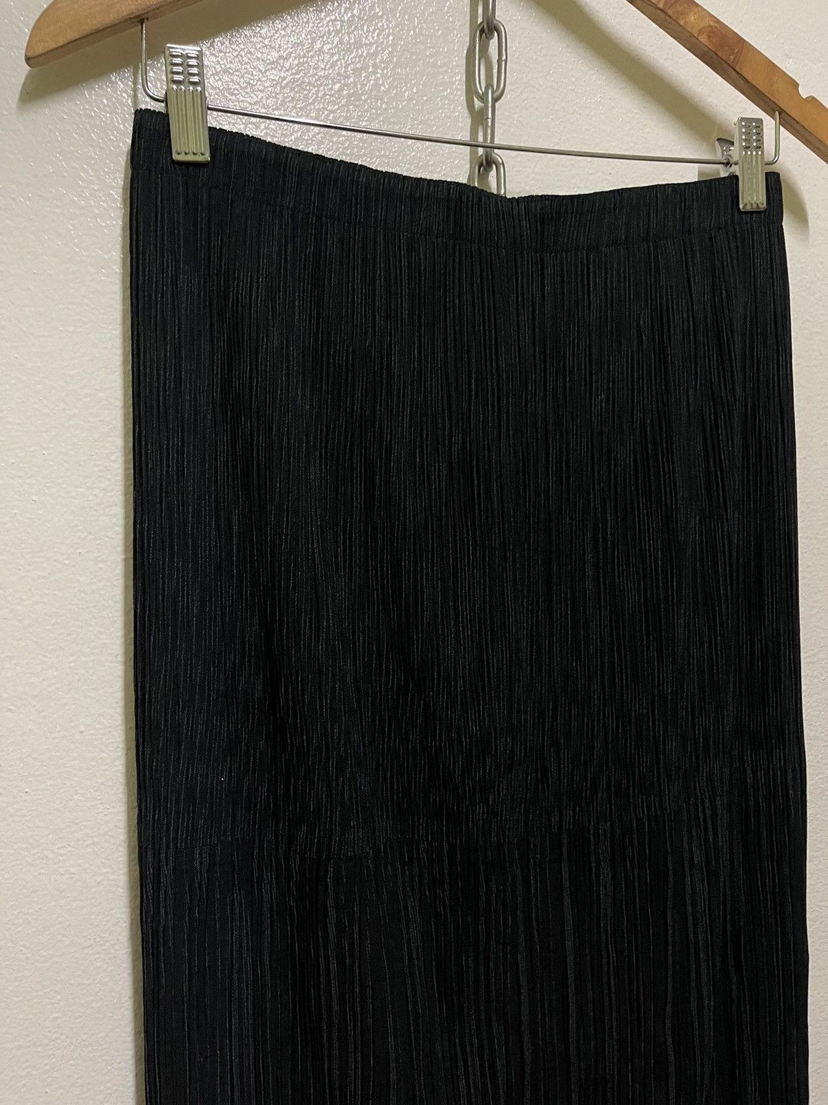 Issey Miyake × Japanese Brand Issey Miyake Sample Pleated Button Wrap Skirt Black Size 27" / US 4 / IT 40 - 9 Thumbnail