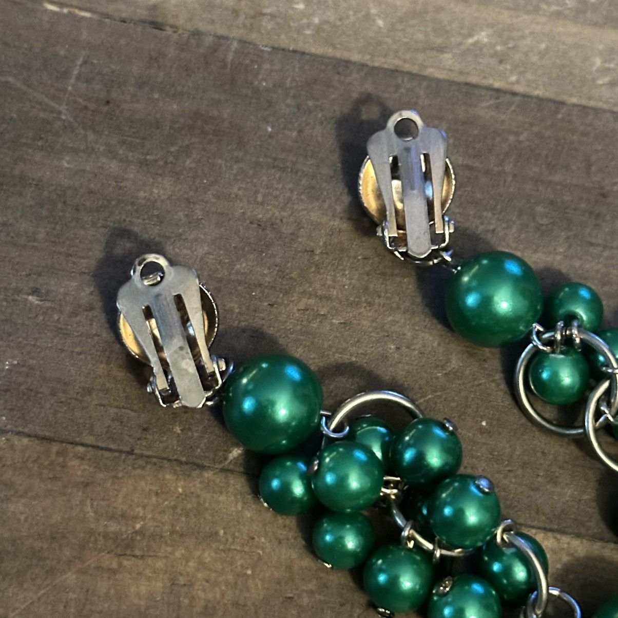 Vintage Vintage green cluster bead clip on dangle earrings Size ONE SIZE - 3 Thumbnail