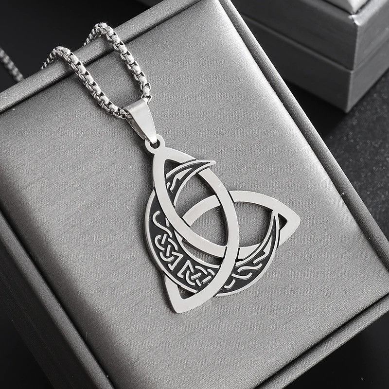 Vintage Classic Knot Moon Pendant Necklace Size ONE SIZE - 4 Thumbnail