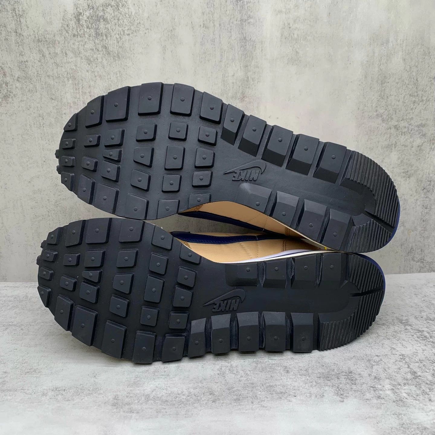 Nike Sacai x Nike VaporWaffle Sesame Khaki EUR 44 Size US 11 / EU 44 - 7 Thumbnail