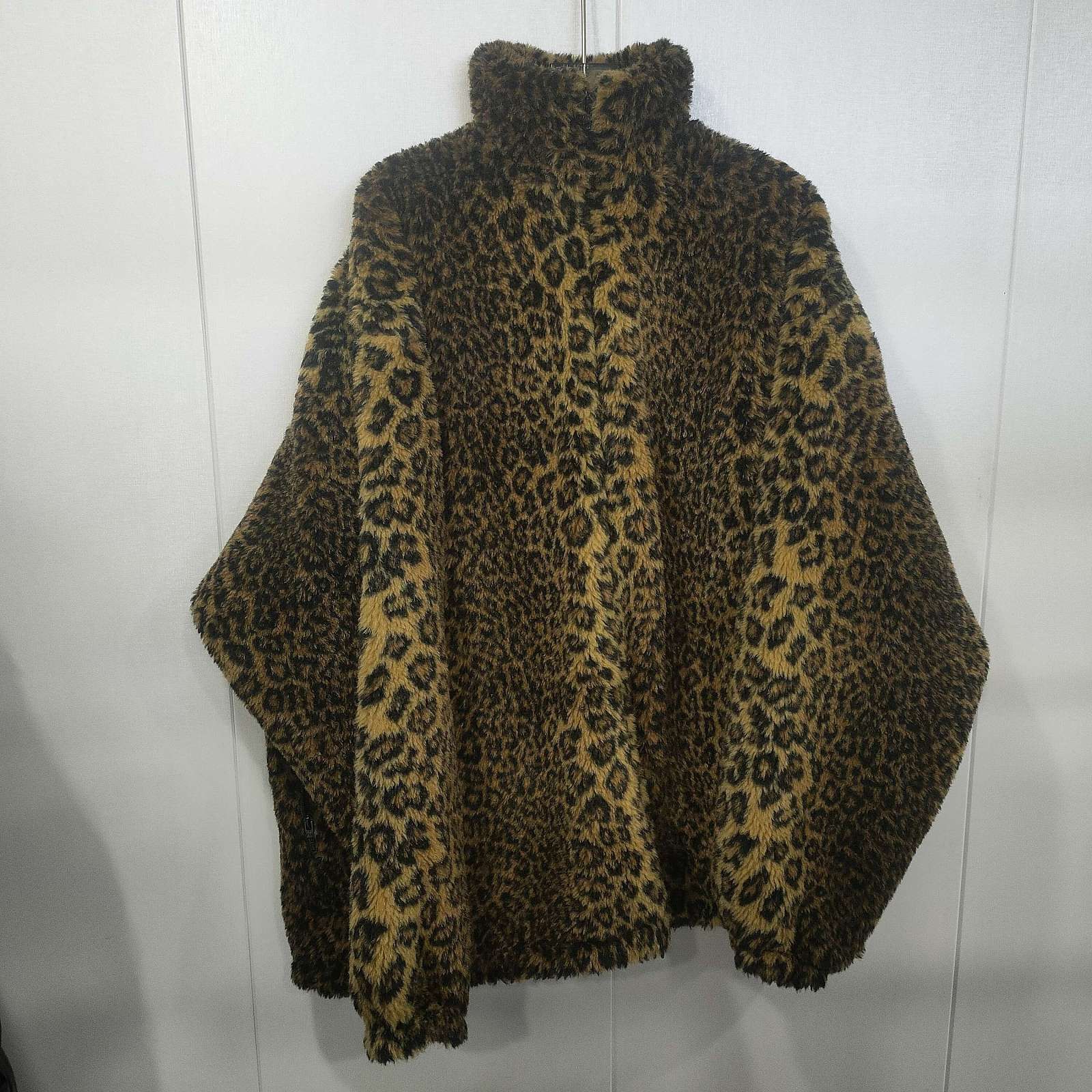 Balenciaga Balenciaga Leopard Faux Fur Jacket Size 34 Size XS / US 0-2 / IT 36-38 - 1 Thumbnail