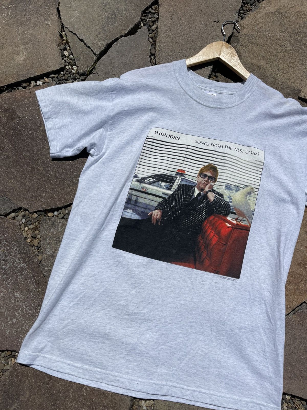 Band Tees 2001 Elton John Songs From The West Coast Vintage T-shirt Size US M / EU 48-50 / 2 - 4 Thumbnail