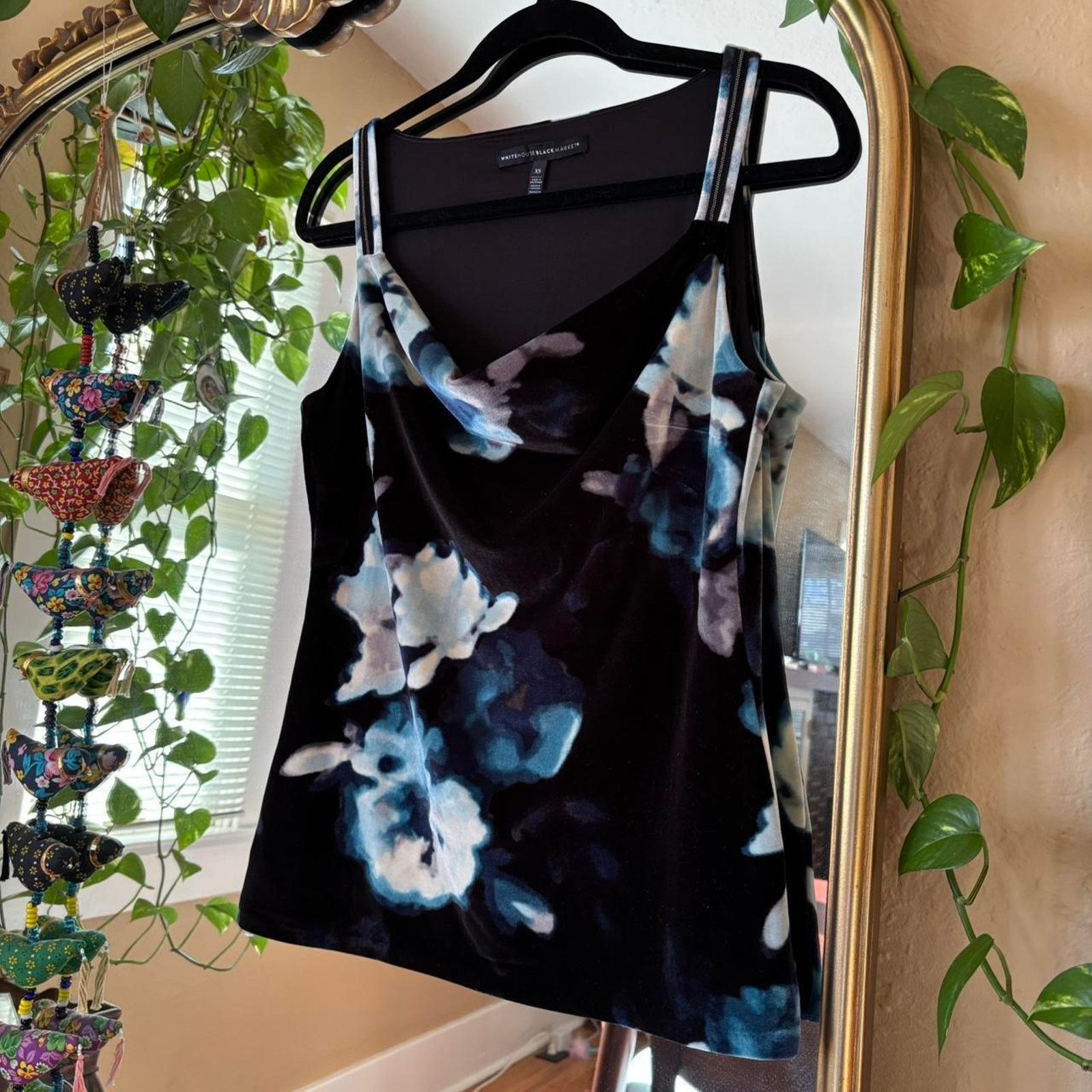 White House Black Market White House Black Market Velvet Floral Cowl Tank Top XS Size XS / US 0-2 / IT 36-38 - 2 Thumbnail