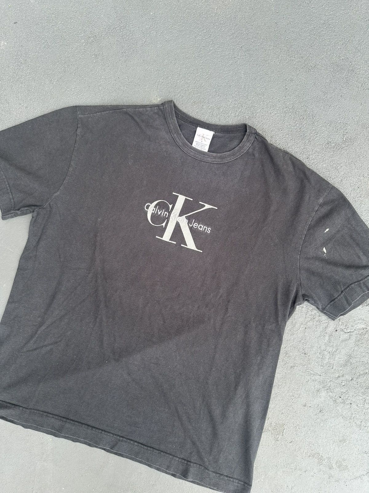 Calvin Klein Sunfaded Vintage Y2K Calvin Klein Tee Size US M / EU 48-50 / 2 - 2 Thumbnail