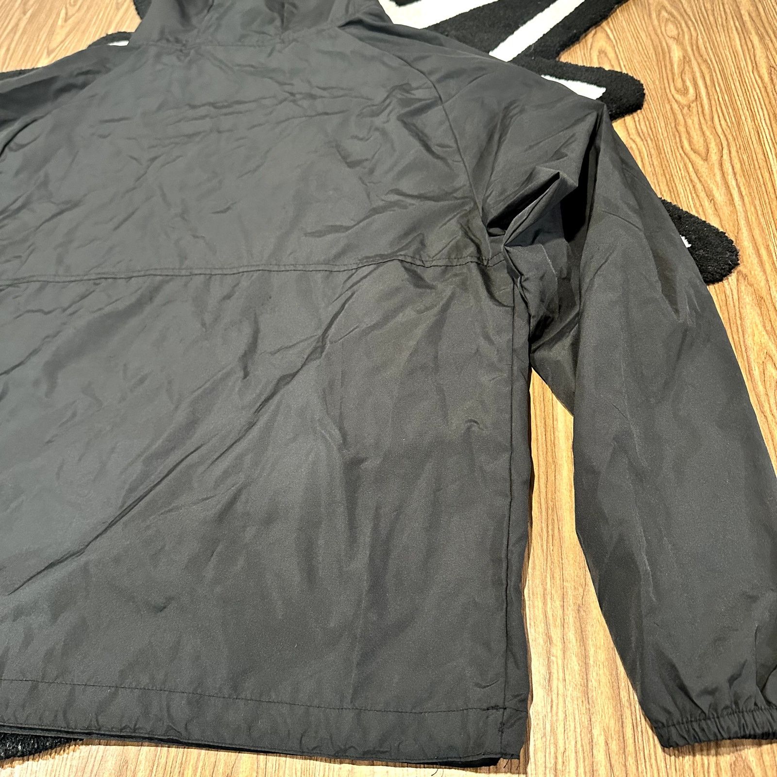 Universal Studios Jurassic Park™ Hooded Windbreaker – Size M (Unisex) Size US M / EU 48-50 / 2 - 6 Thumbnail