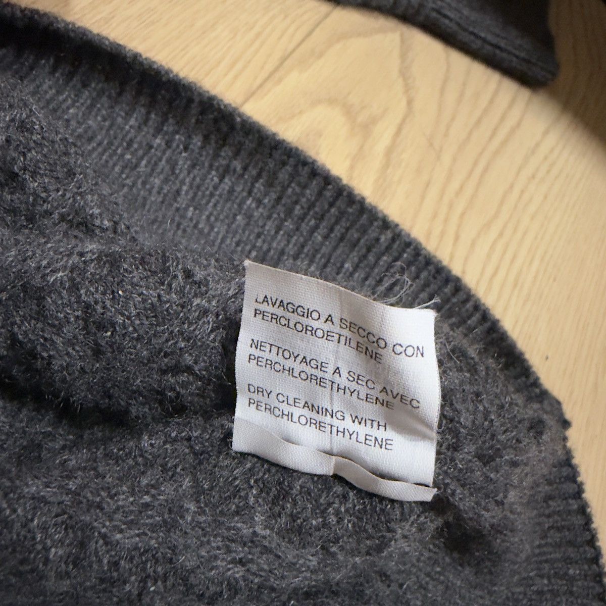 Giorgio Armani 100% cashmere Giorgio Armani Le Collezioni sweater, Italy Size US XL / EU 56 / 4 - 6 Thumbnail