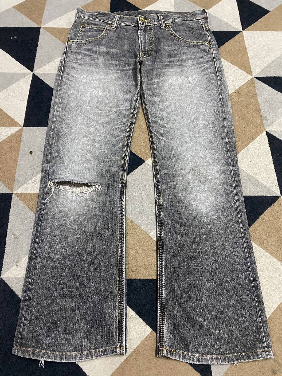 Japanese Brand Vintage Wrangler Black Denim Distressed Wide Leg Jeans Size US 35 - 1 Thumbnail
