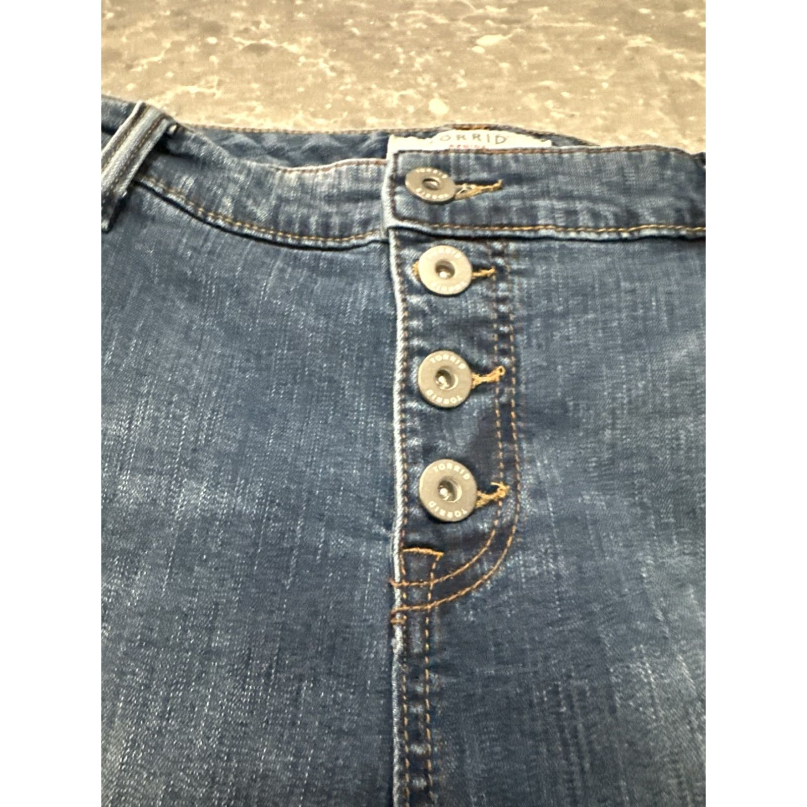 Torrid Torrid Blue Jean Shorts 24 Distressed Ripped Mid Raw Hem Button Fly Medium Wash Womens Size 42" / US 20 - 2 Thumbnail