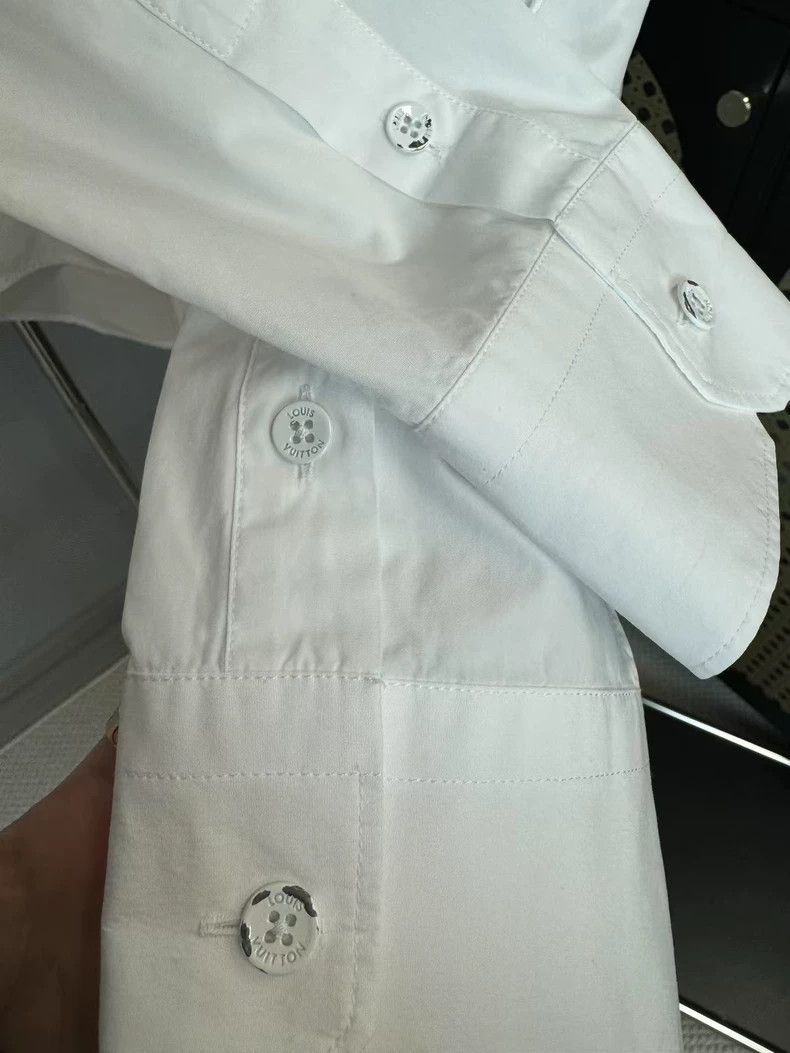 Louis Vuitton Louis Vuitton Show style white hollowed-out three-flower w Size US M / EU 48-50 / 2 - 8 Thumbnail
