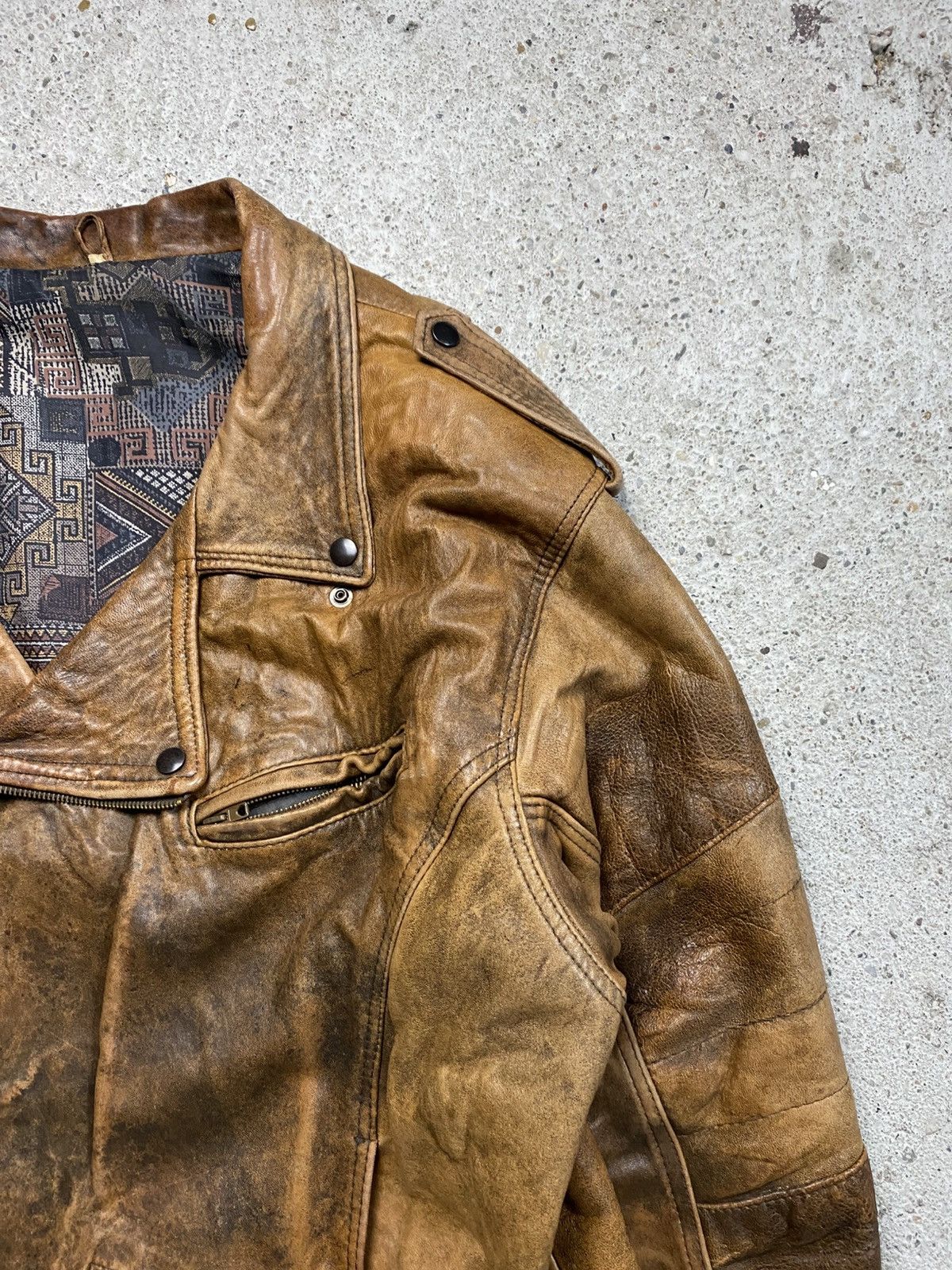 Vintage Vintage leather jacket bomber chevignon 90s USA distressed Size US XL / EU 56 / 4 - 7 Thumbnail