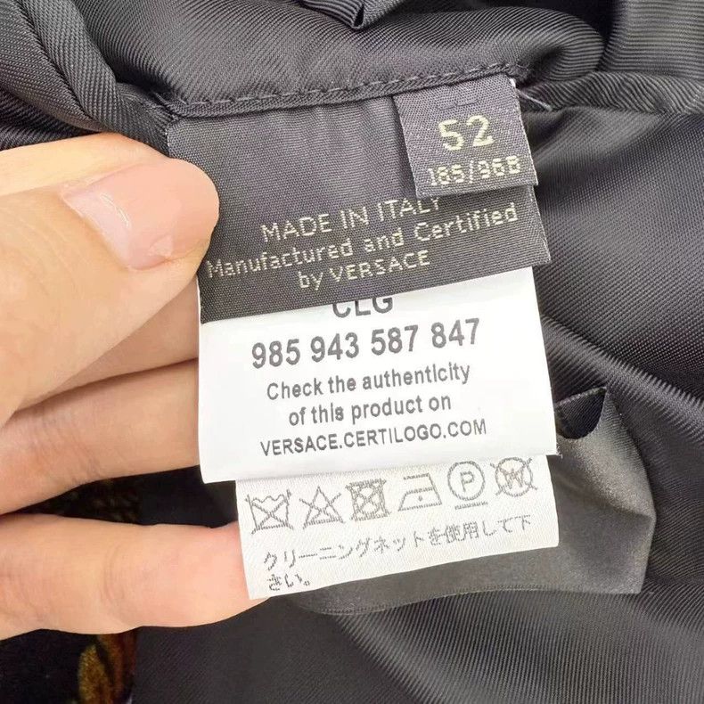 Versace Versace Baroque velvet coat Size US L / EU 52-54 / 3 - 5 Thumbnail