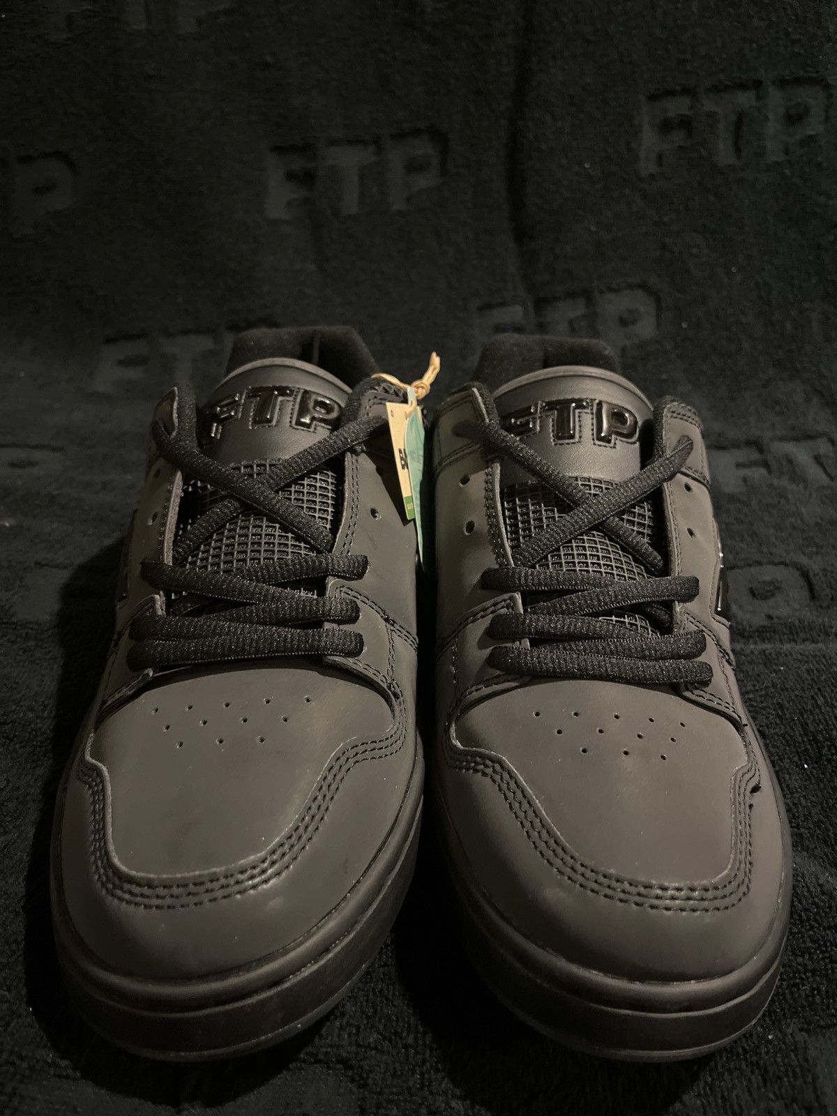 DC × Fuck The Population Manteca 4 FTP Size US 9 / EU 42 - 4 Thumbnail
