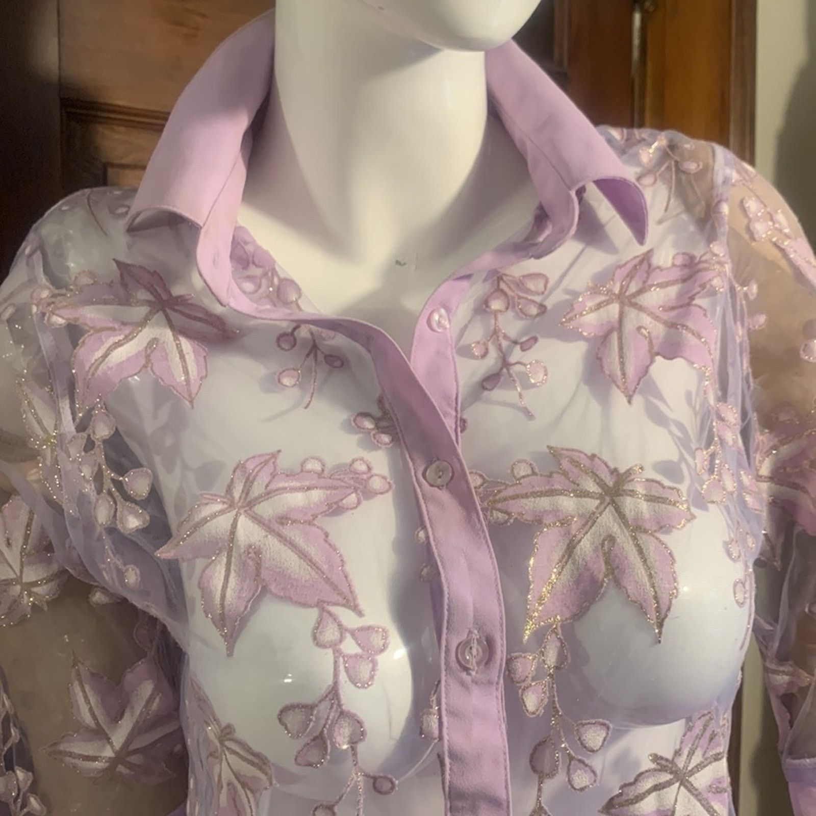 Vintage Y2K 90’s lilac sheer blouse with embroidered golden leaves Size M / US 6-8 / IT 42-44 - 2 Thumbnail