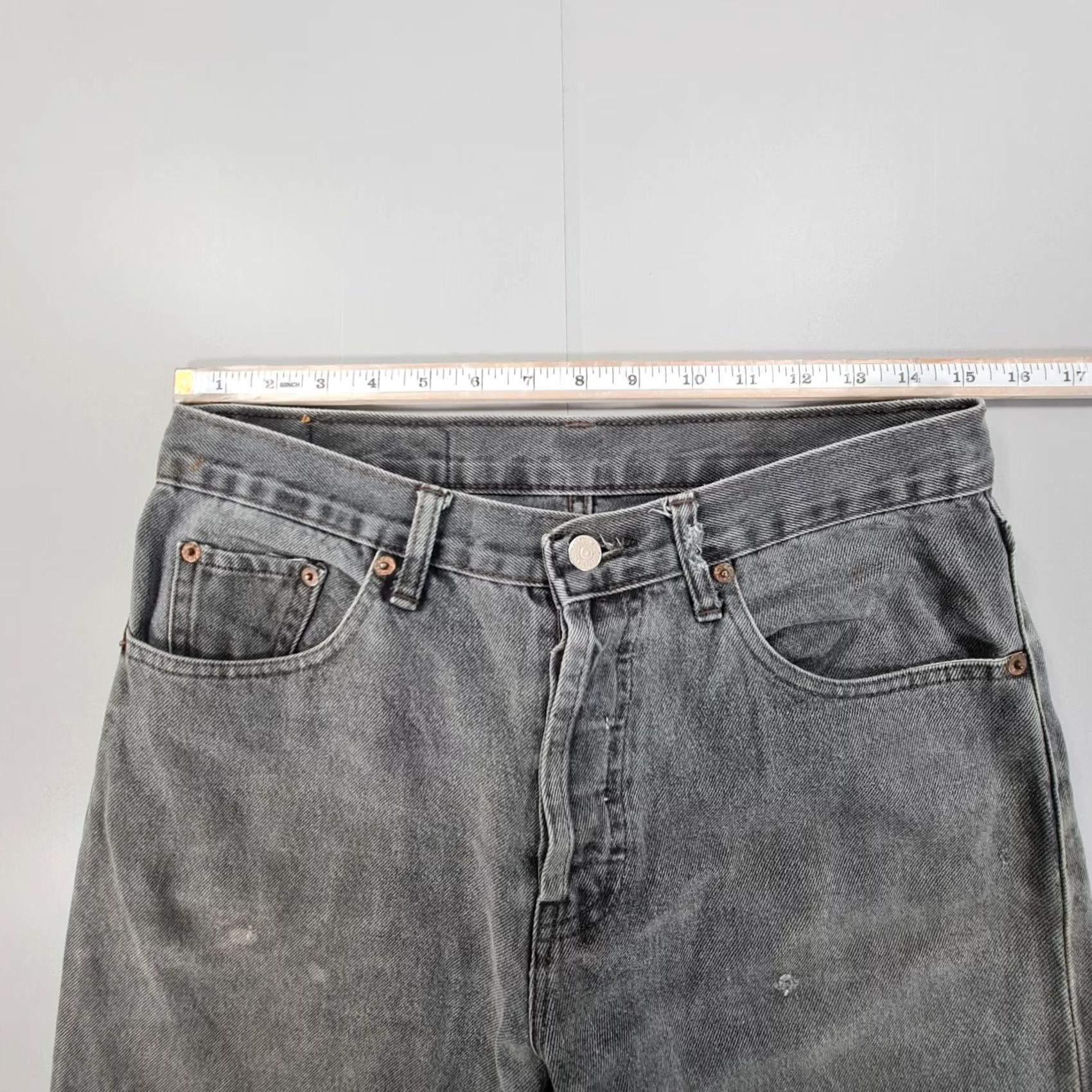Levi's VINTAGE Levi's 501 Jeans Mens Grey W32 L30 Distressed 90s Made in USA Jeans Size US 32 / EU 48 - 5 Thumbnail