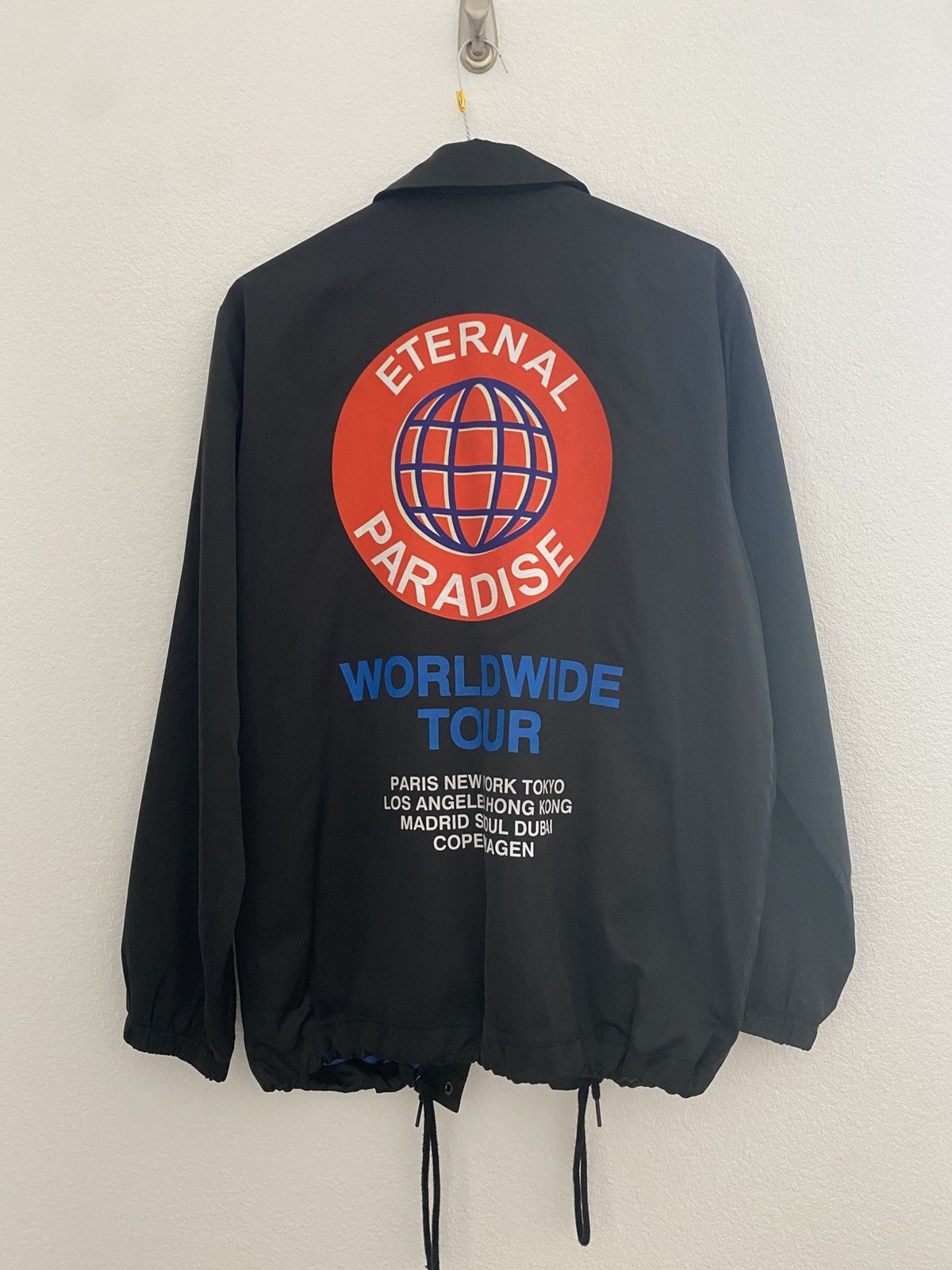 Forever 21 Worldwide Tour Size US M / EU 48-50 / 2 - 5 Thumbnail
