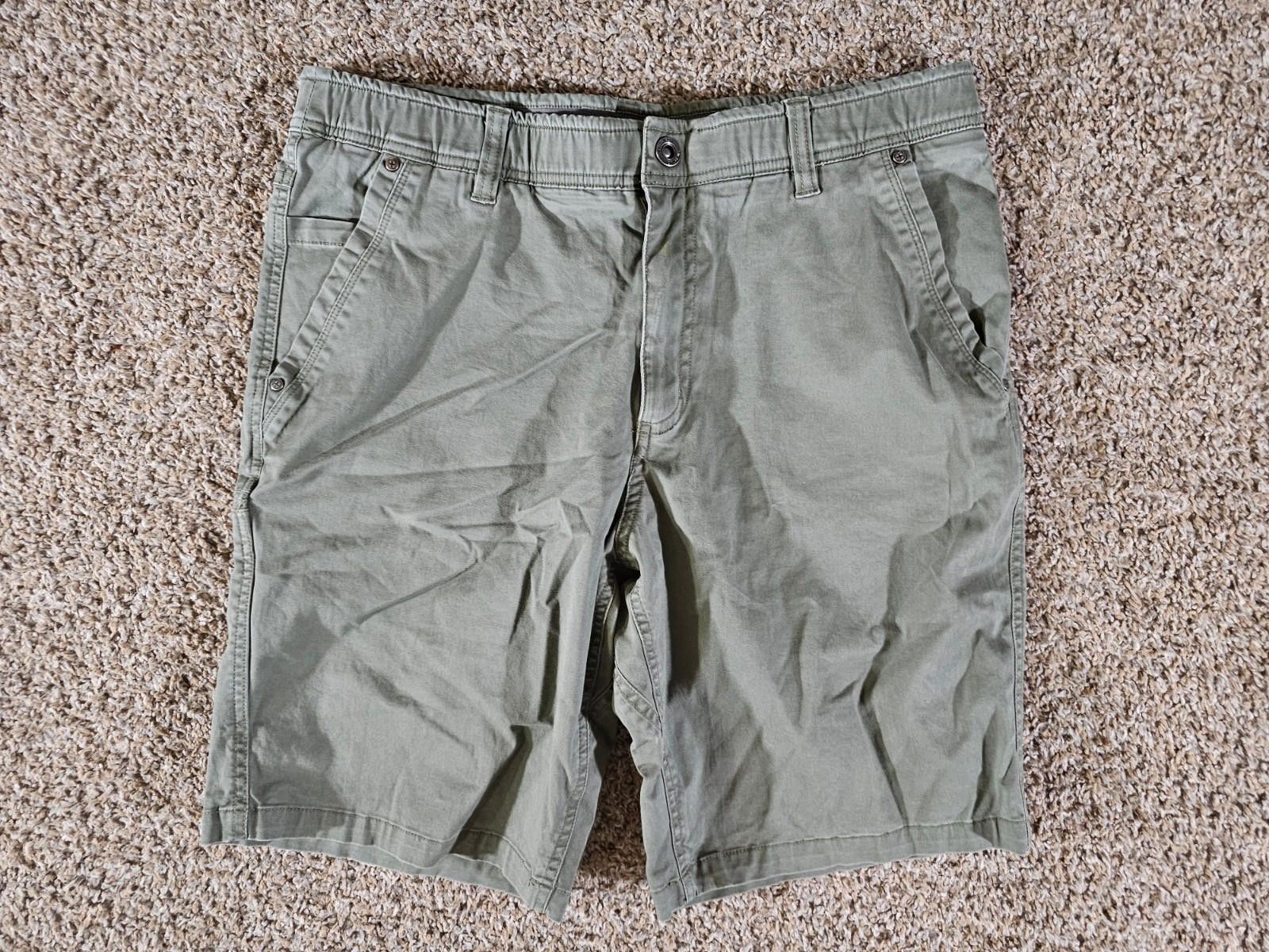 Designer swisstech size 34 green shorts Size US 34 / EU 50 - 1 Thumbnail