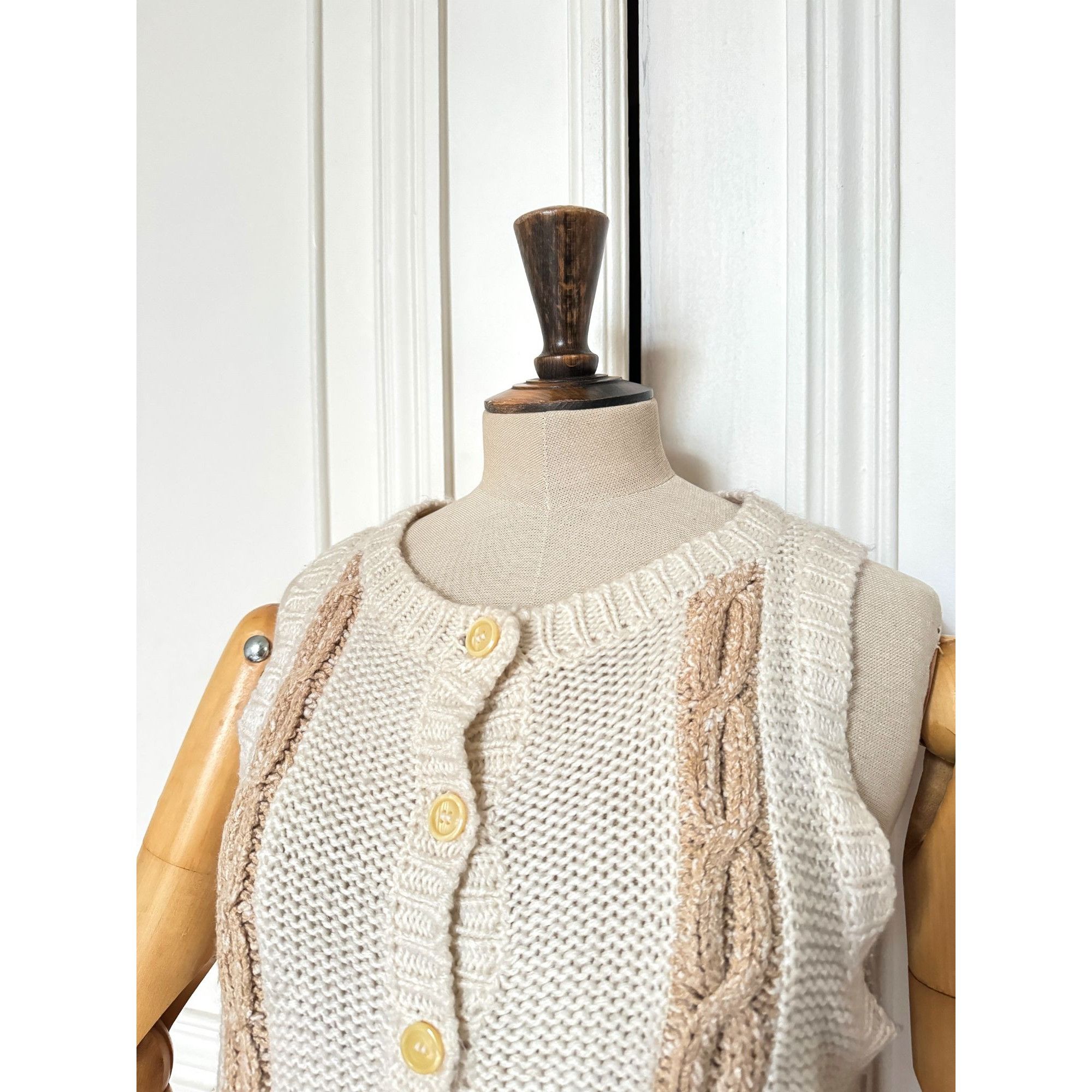 Courreges 1970s Cream & Beige Cable Knit Vest Size M / US 6-8 / IT 42-44 - 2 Thumbnail