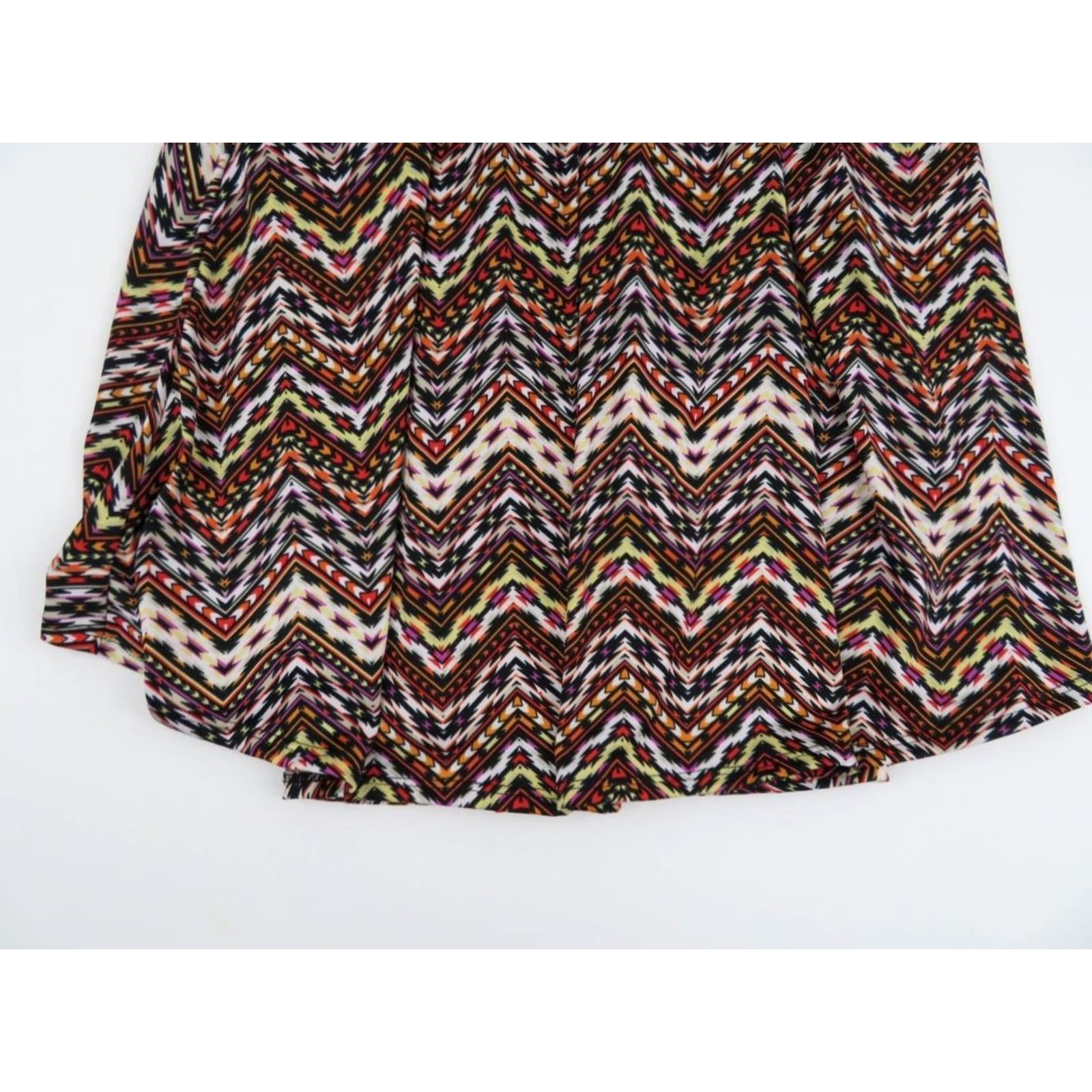 Vintage LuLaRoe Madison Skirt XS Pockets Geometric Neon Pink Aztec Women's Madison Skirt XS Geometric Neon Pink Aztec LuLaRoe Size 26" / US 2 / IT 38 - 3 Thumbnail