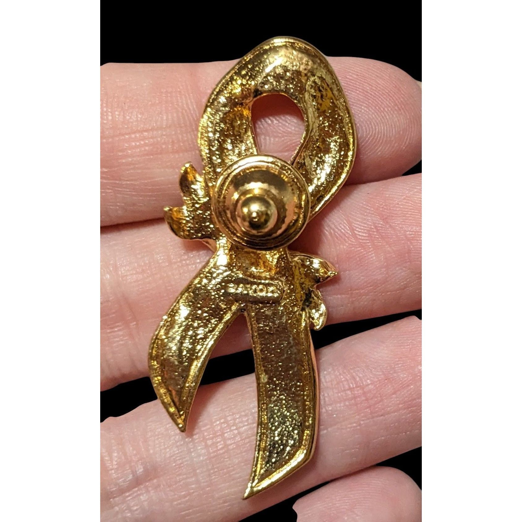 Other Vintage Avon Pink And Gold Enamel Breast Cancer Ribbon Pin Size ONE SIZE - 2 Thumbnail