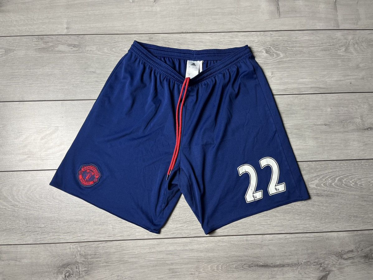 Adidas Adidas shorts Manchester united soccer size Large Size US 34 / EU 50 - 1 Thumbnail