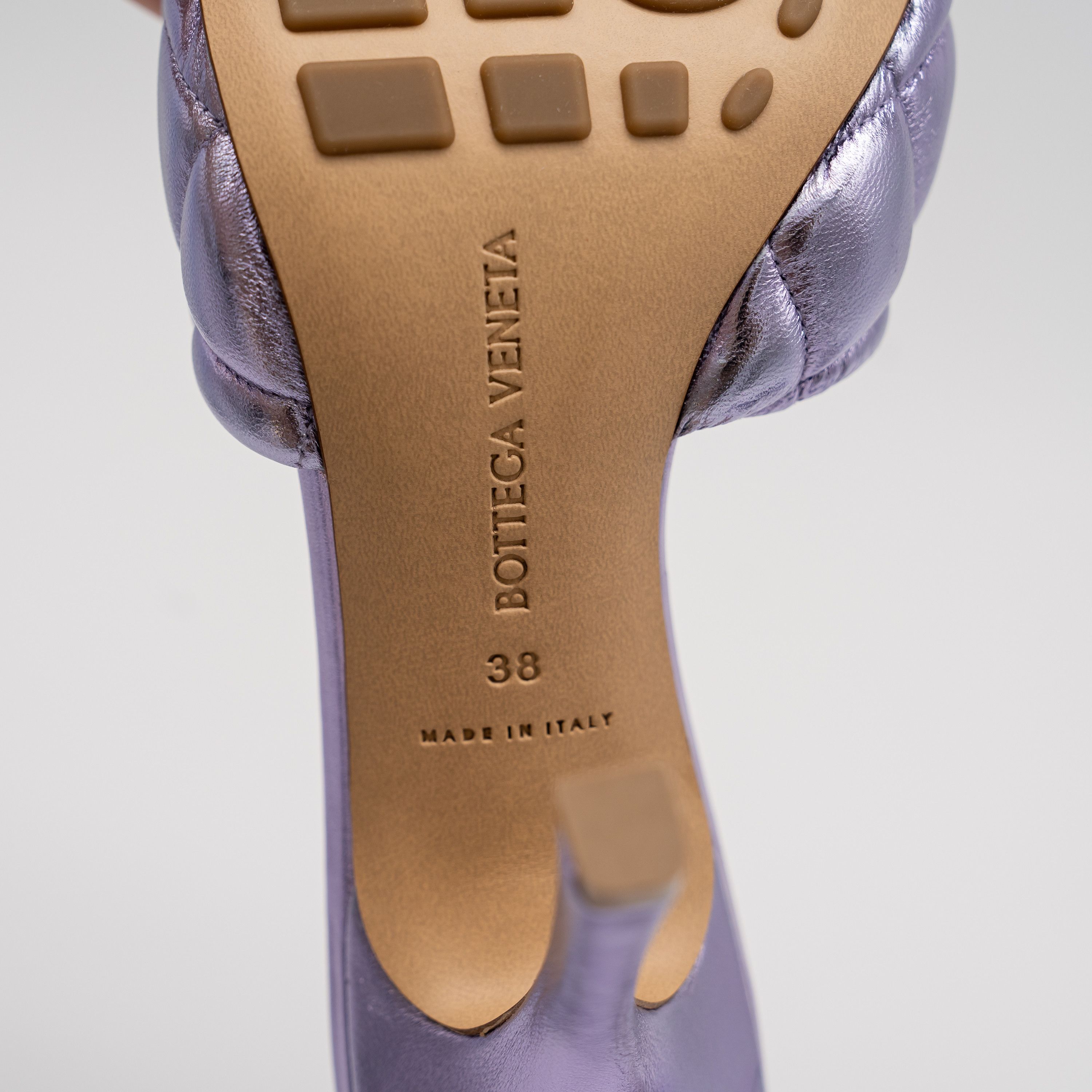 Bottega Veneta 38eu Bottega Veneta Purple Metallic Leather Padded Sandals Size US 8 / IT 38 - 9 Thumbnail