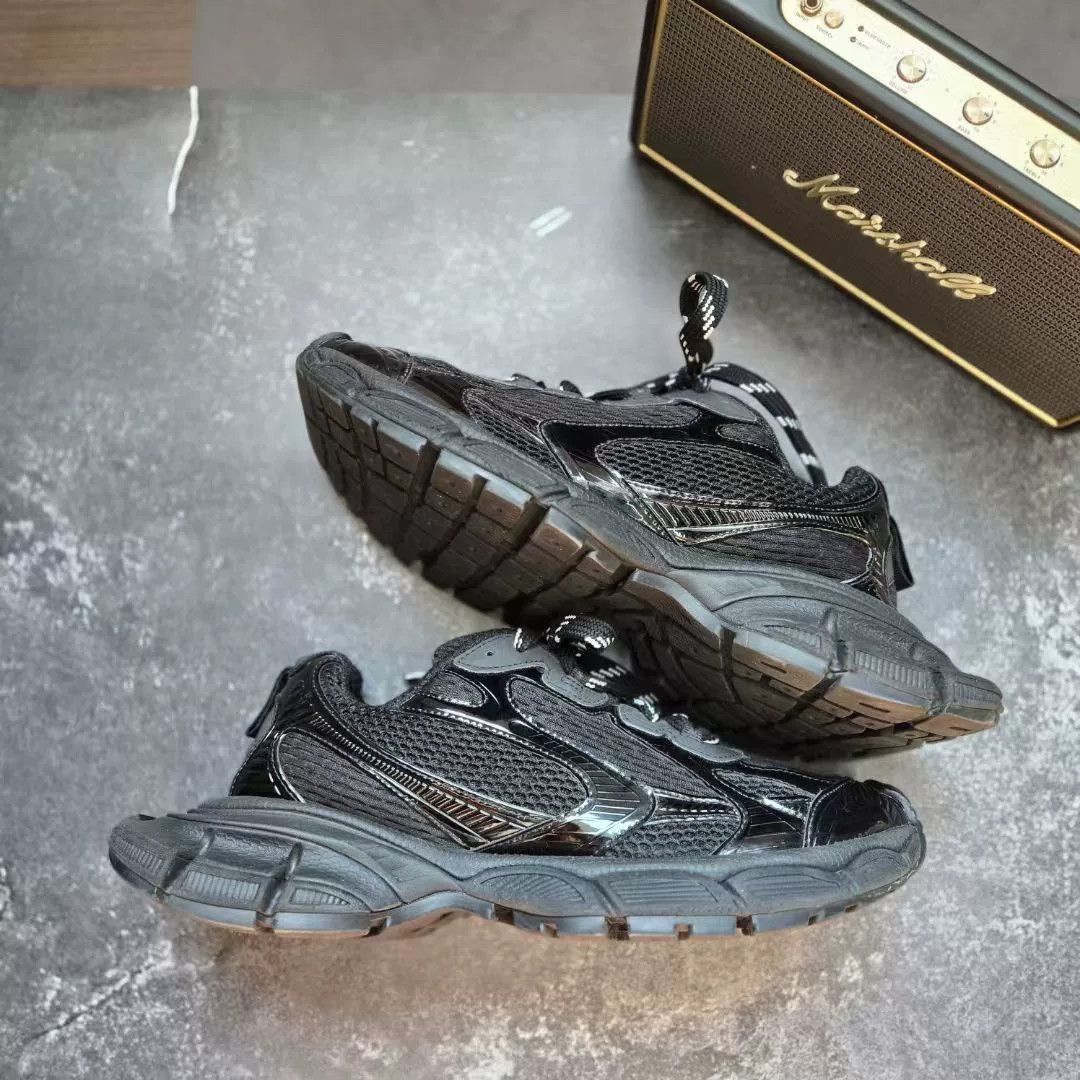 Balenciaga Balenciaga Black Lowtop Sneakers XXXL Men Size US 10 / EU 43 - 1 Thumbnail